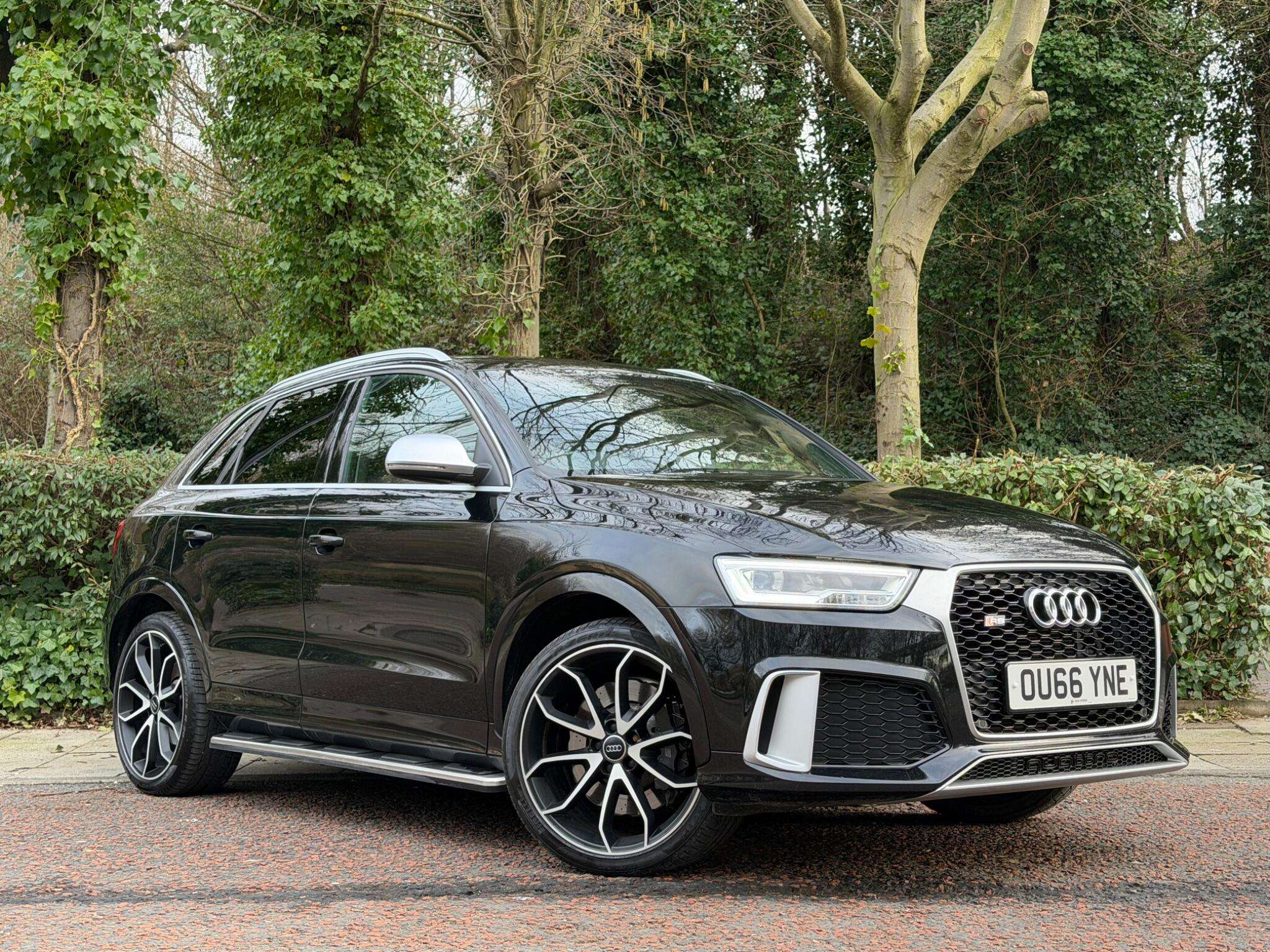 A 2016 AUDI RS Q3 2.5 TFSI S Tronic quattro Euro 6 (s/s) 5dr A 2016 AUDI RS Q3 2.5 TFSI S Tronic quattro Euro 6 (s/s) 5dr