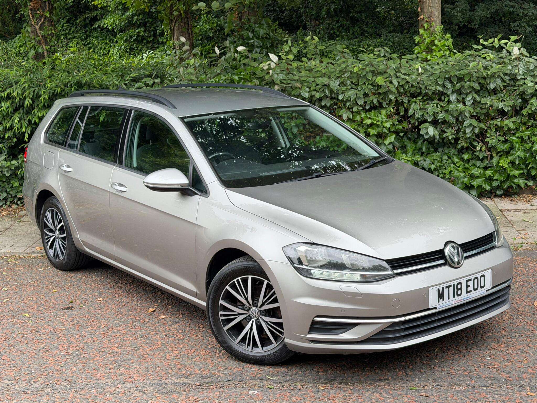 A 2018 VOLKSWAGEN GOLF 2.0 TDI SE Nav Euro 6 (s/s) 5dr A 2018 VOLKSWAGEN GOLF 2.0 TDI SE Nav Euro 6 (s/s) 5dr