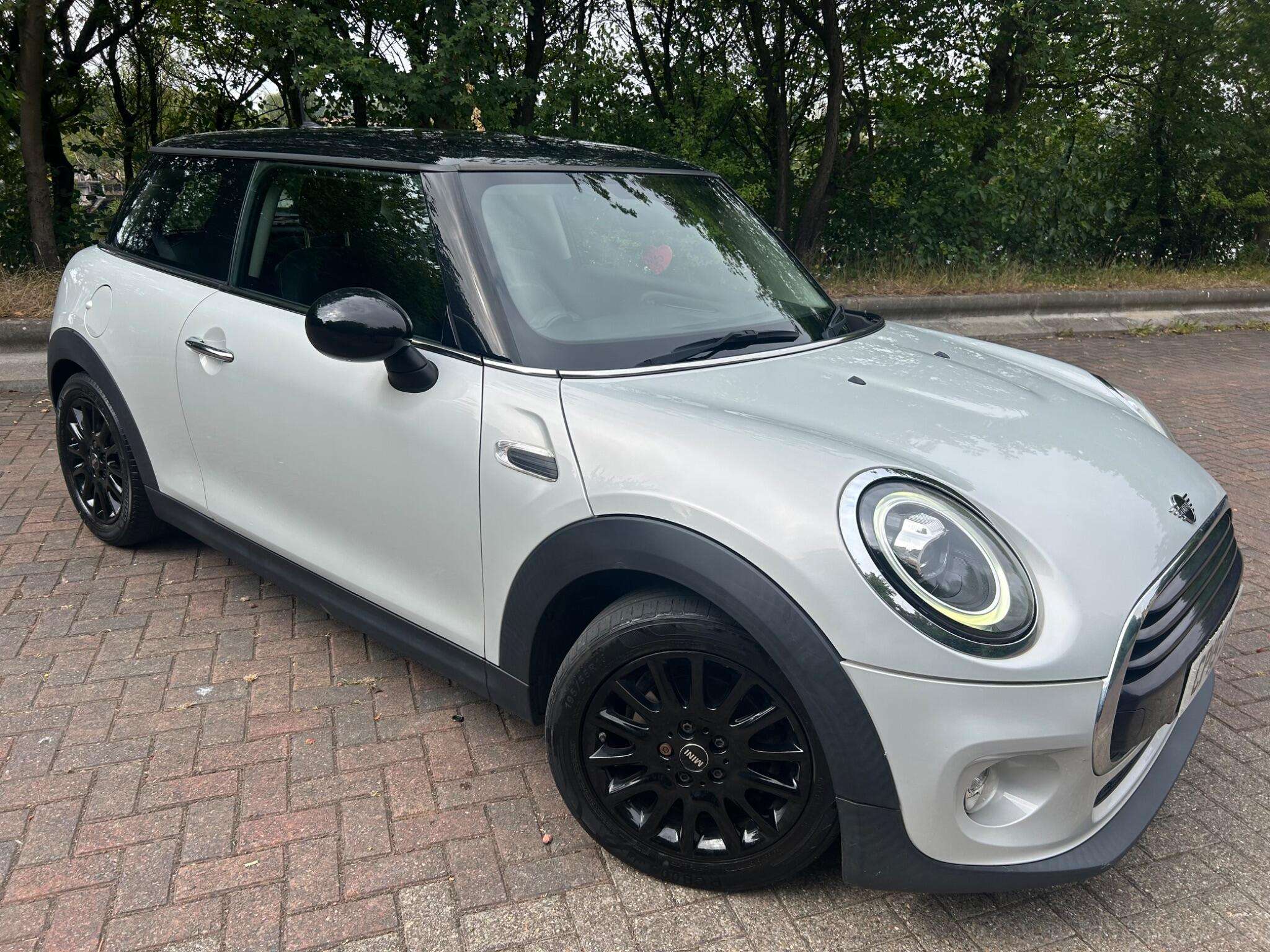 A 2019 MINI HATCH 1.5 Cooper Classic Euro 6 (s/s) 3dr A 2019 MINI HATCH 1.5 Cooper Classic Euro 6 (s/s) 3dr