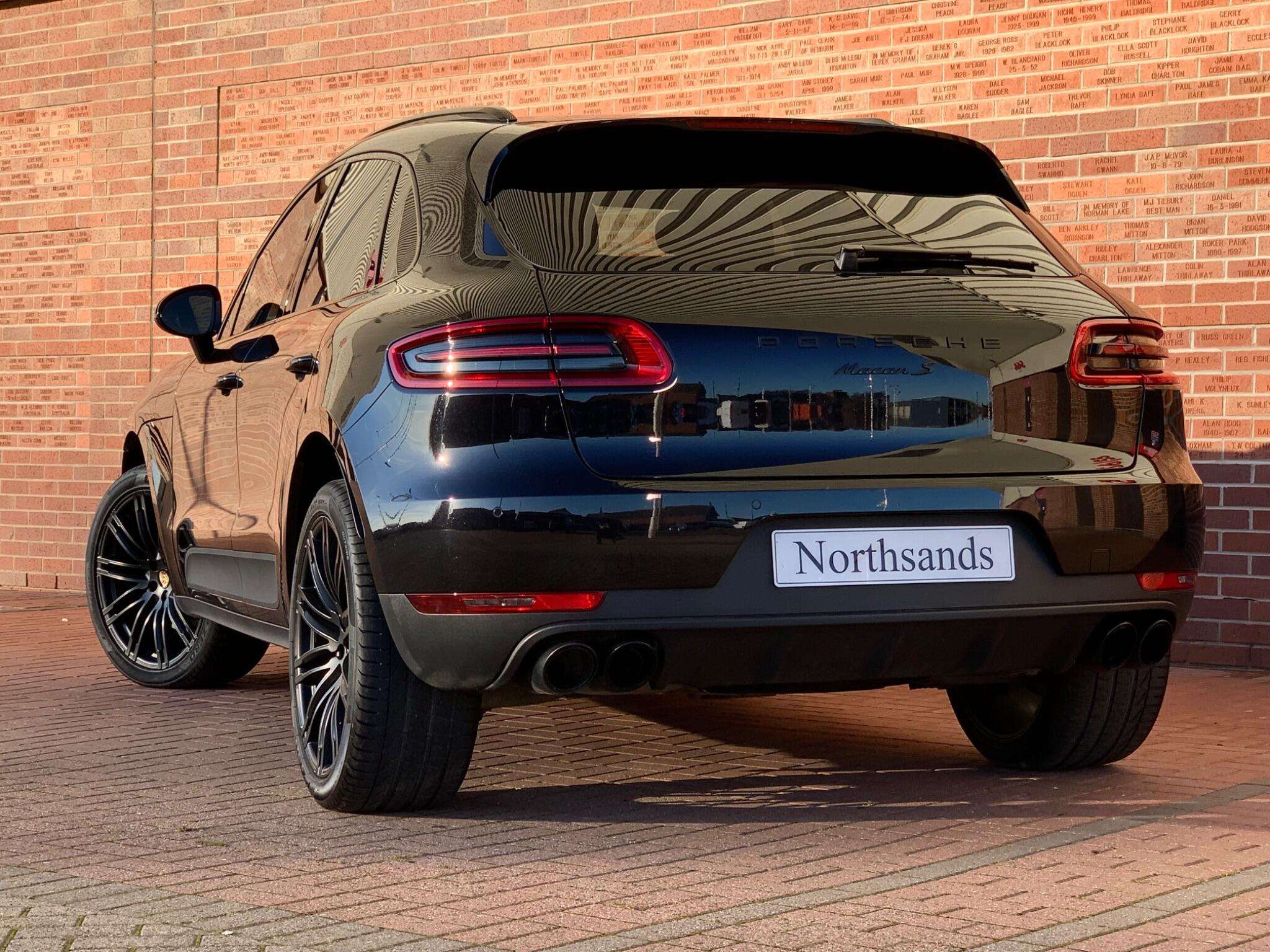 null PORSCHE MACAN null PORSCHE MACAN