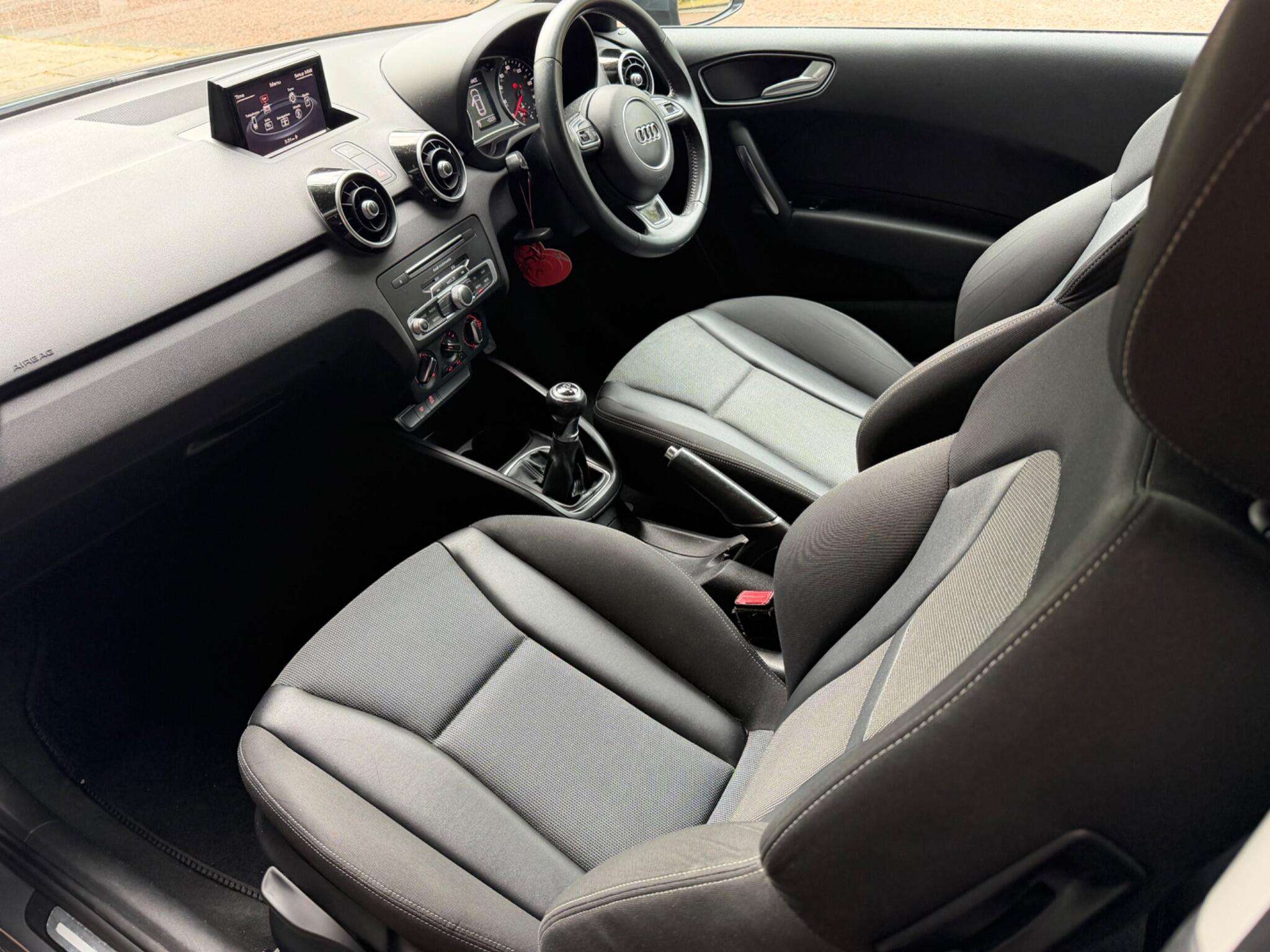 2016 AUDI A1 2016 AUDI A1