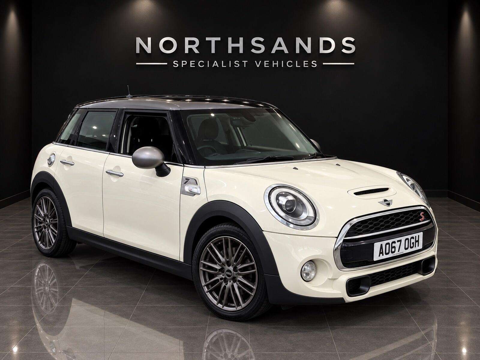 A 2017 MINI HATCH 2.0 Cooper S Seven Euro 6 (s/s) 5dr A 2017 MINI HATCH 2.0 Cooper S Seven Euro 6 (s/s) 5dr