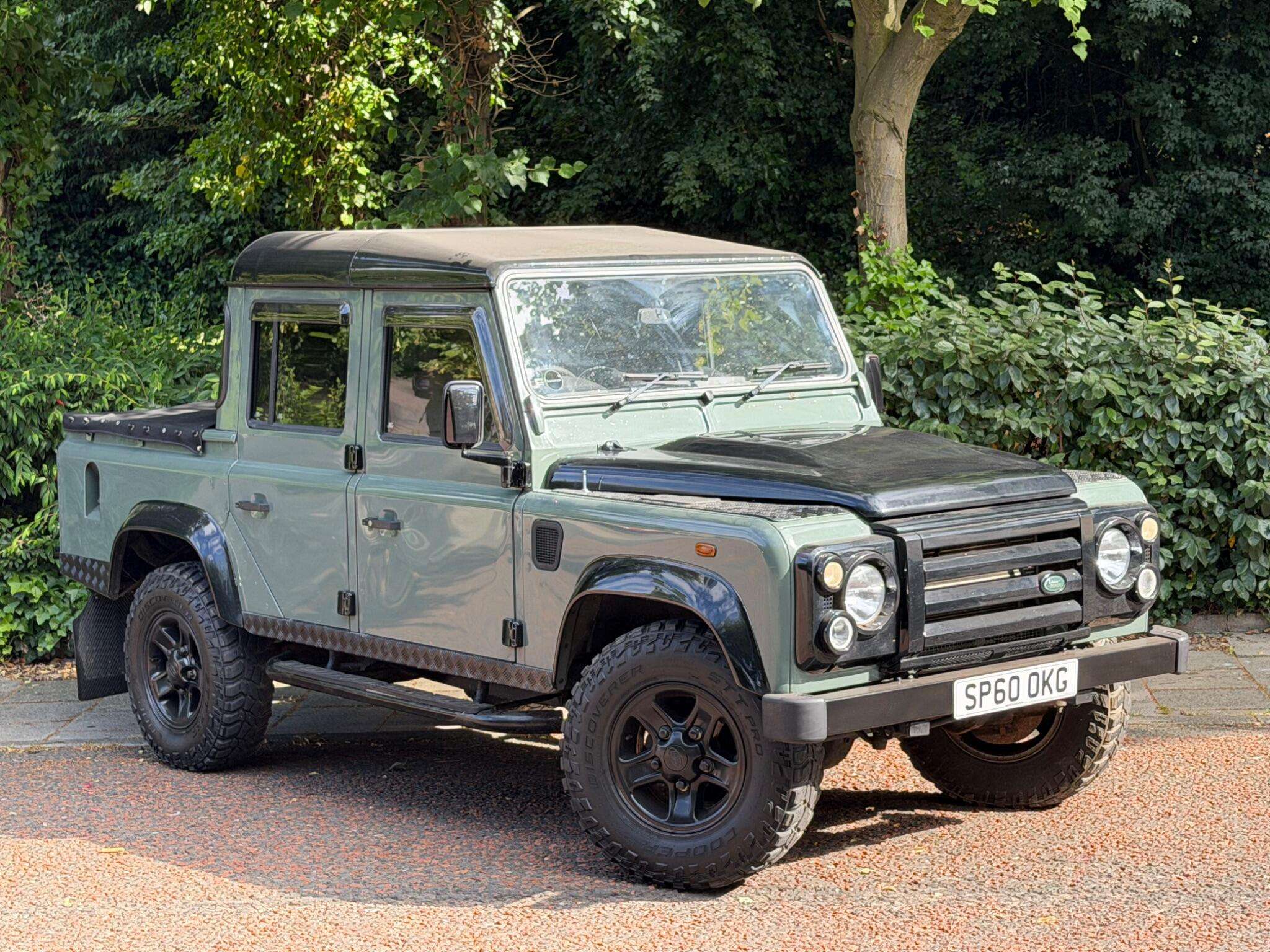 A 2010 LAND ROVER DEFENDER 110 2.4 TDCi 4WD MWB Euro 4 4dr A 2010 LAND ROVER DEFENDER 110 2.4 TDCi 4WD MWB Euro 4 4dr
