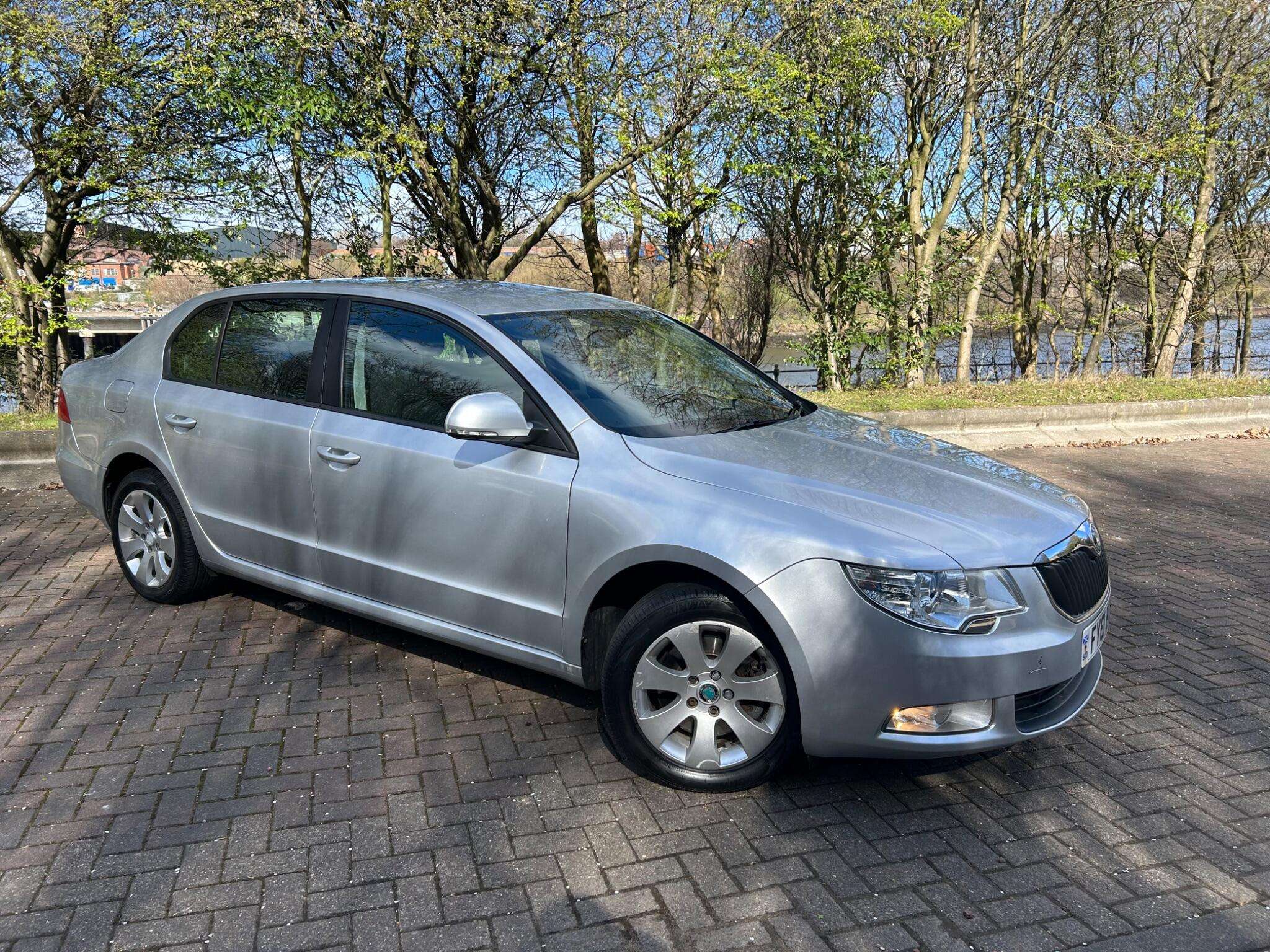 A 2011 SKODA SUPERB 1.4 TSI S Euro 5 5dr A 2011 SKODA SUPERB 1.4 TSI S Euro 5 5dr