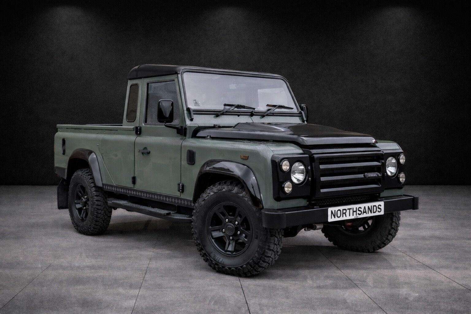 A 2010 LAND ROVER DEFENDER 110 2.4 TDCi 4WD MWB Euro 4 4dr A 2010 LAND ROVER DEFENDER 110 2.4 TDCi 4WD MWB Euro 4 4dr