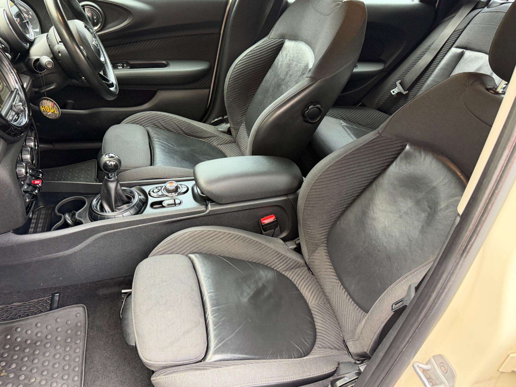 2017 MINI CLUBMAN 2017 MINI CLUBMAN