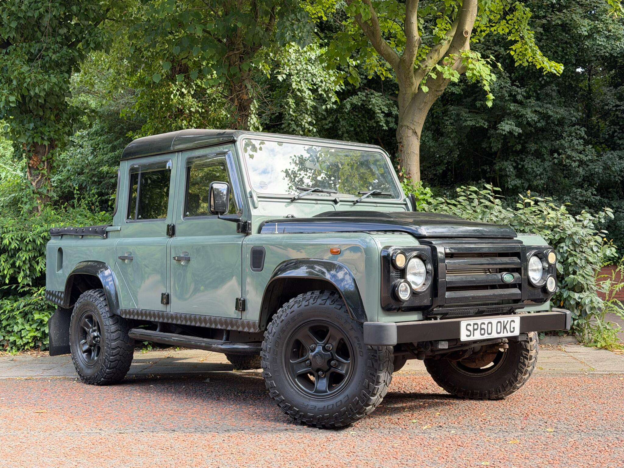 A 2010 LAND ROVER DEFENDER 110 2.4 TDCi 4WD MWB Euro 4 4dr A 2010 LAND ROVER DEFENDER 110 2.4 TDCi 4WD MWB Euro 4 4dr