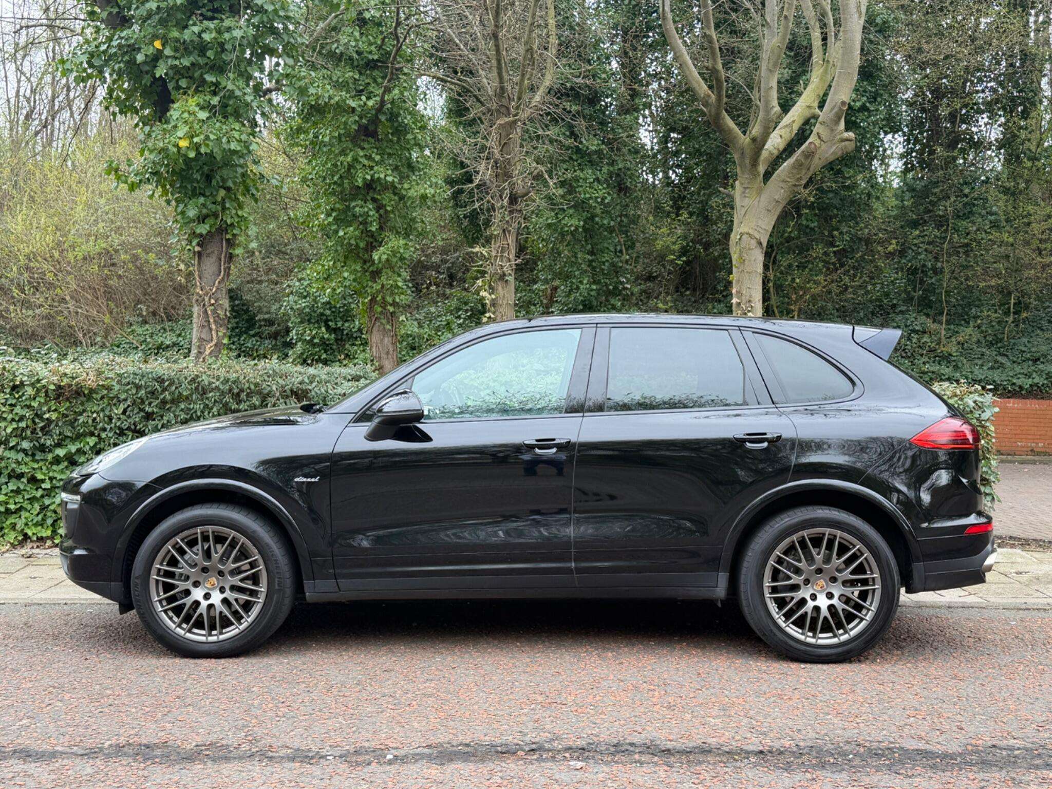 A 2016 PORSCHE CAYENNE 3.0 TD V6 Platinum Edition TiptronicS 4WD Euro 6 (s/s) 5dr A 2016 PORSCHE CAYENNE 3.0 TD V6 Platinum Edition TiptronicS 4WD Euro 6 (s/s) 5dr