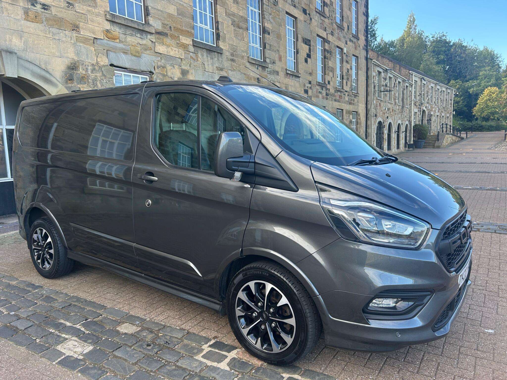 A 2022 FORD TRANSIT CUSTOM 2.0 310 EcoBlue Sport L1 H1 Euro 6 (s/s) 5dr A 2022 FORD TRANSIT CUSTOM 2.0 310 EcoBlue Sport L1 H1 Euro 6 (s/s) 5dr