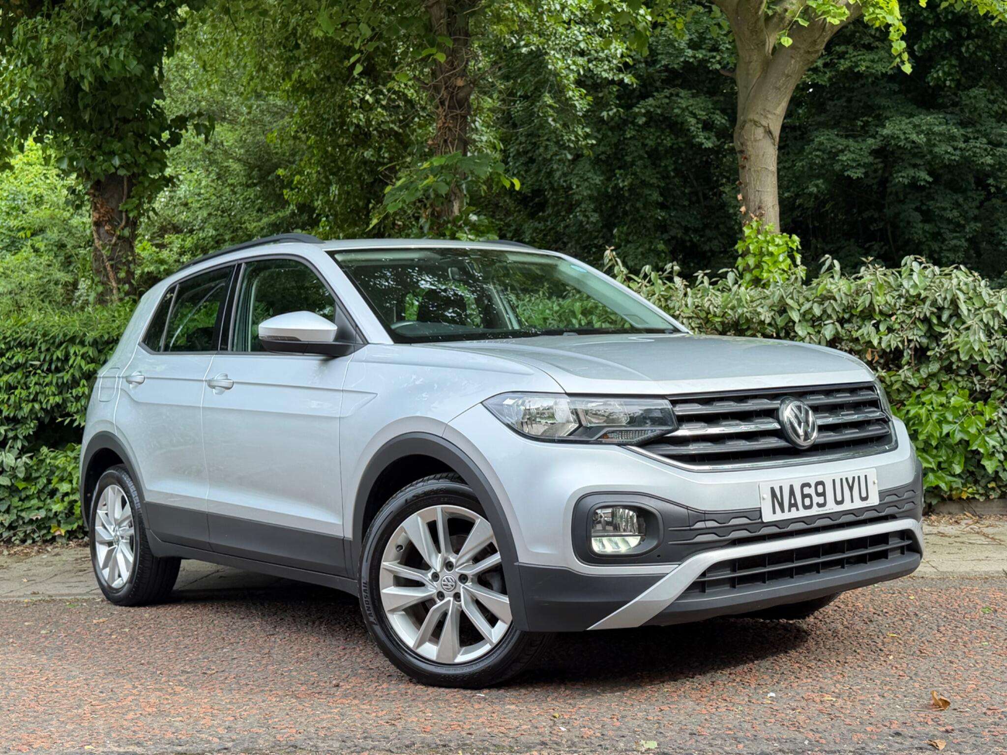A 2019 VOLKSWAGEN T-CROSS 1.0 TSI SE Euro 6 (s/s) 5dr A 2019 VOLKSWAGEN T-CROSS 1.0 TSI SE Euro 6 (s/s) 5dr