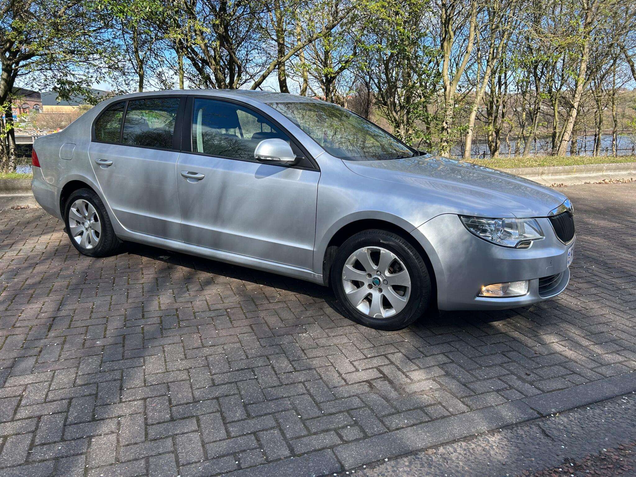 A 2011 SKODA SUPERB 1.4 TSI S Euro 5 5dr A 2011 SKODA SUPERB 1.4 TSI S Euro 5 5dr