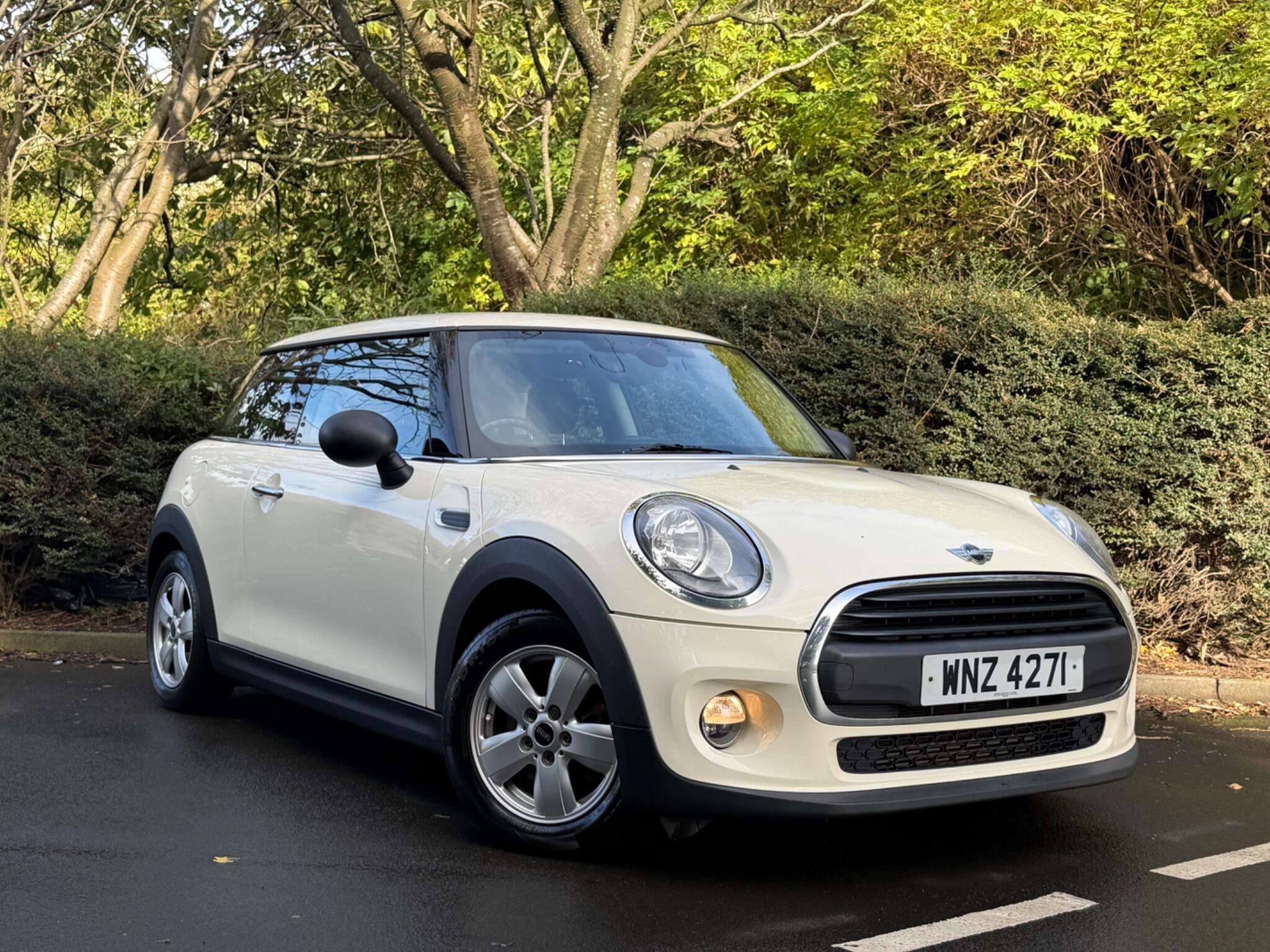 A 2016 MINI HATCH 1.2 One Euro 6 (s/s) 3dr A 2016 MINI HATCH 1.2 One Euro 6 (s/s) 3dr