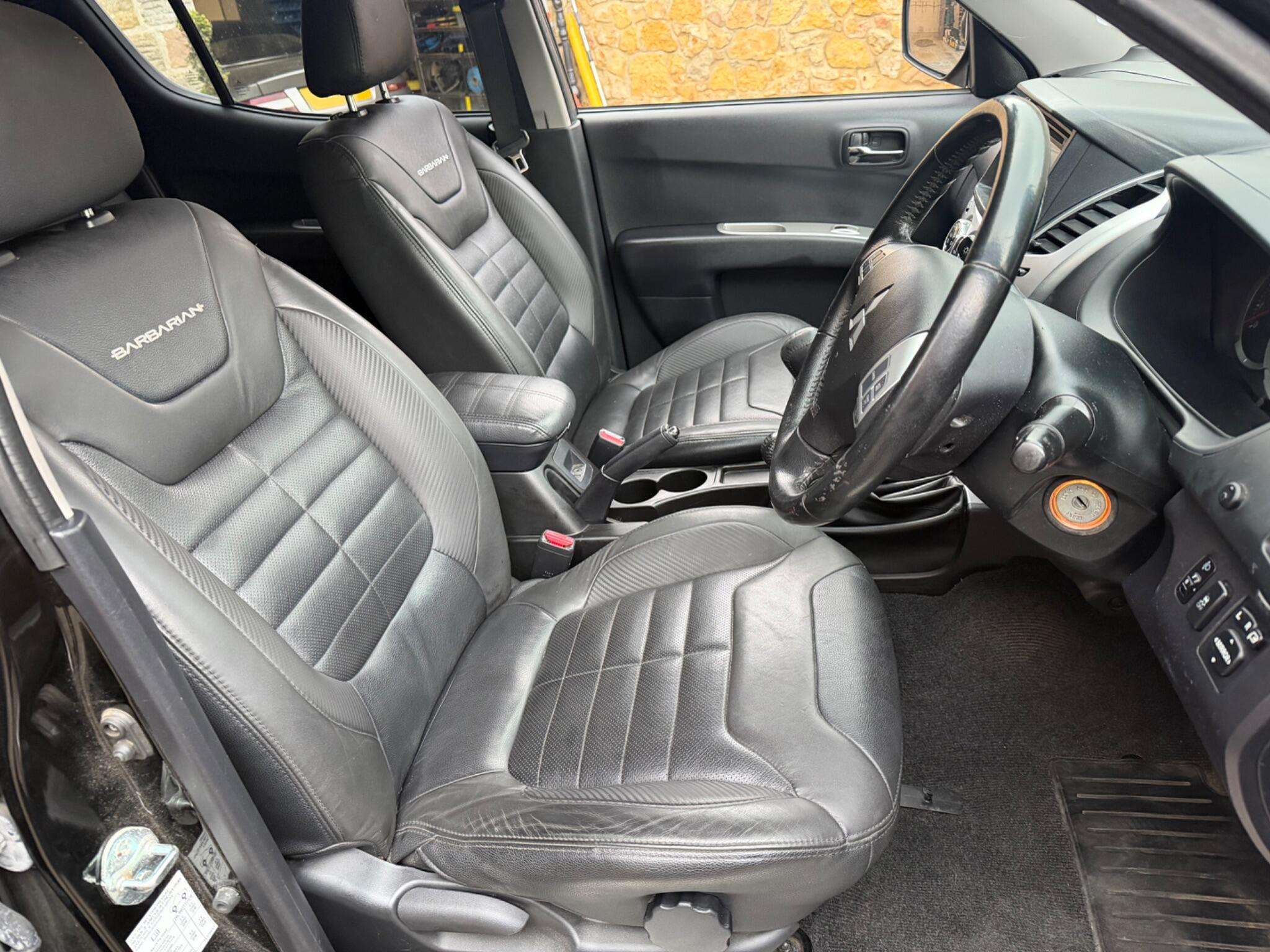 A 2015 MITSUBISHI L200 2.5 DI-D Barbarian Black 4WD Euro 5 4dr (LB) A 2015 MITSUBISHI L200 2.5 DI-D Barbarian Black 4WD Euro 5 4dr (LB)