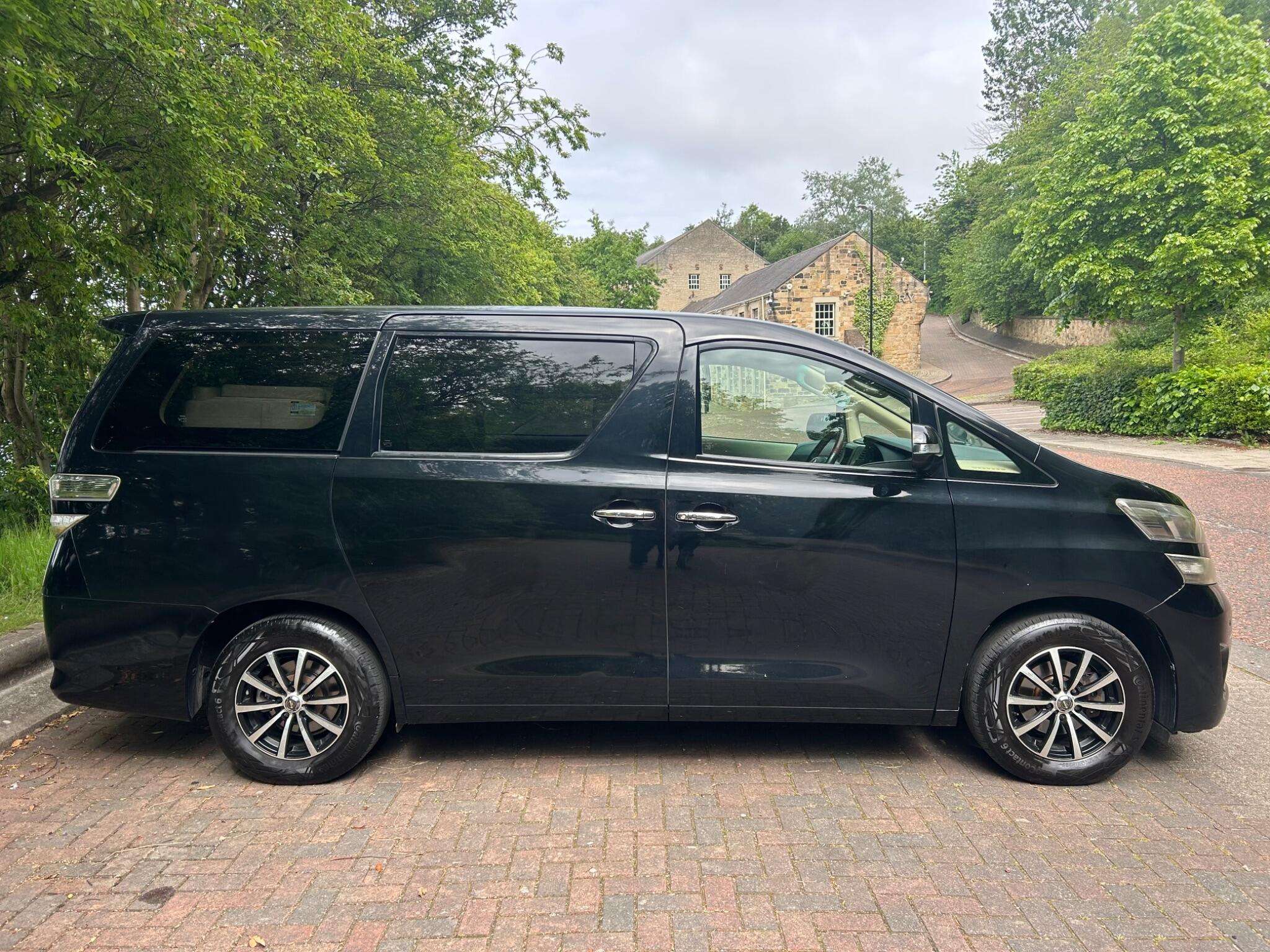 A 2009 TOYOTA VELLFIRE A 2009 TOYOTA VELLFIRE