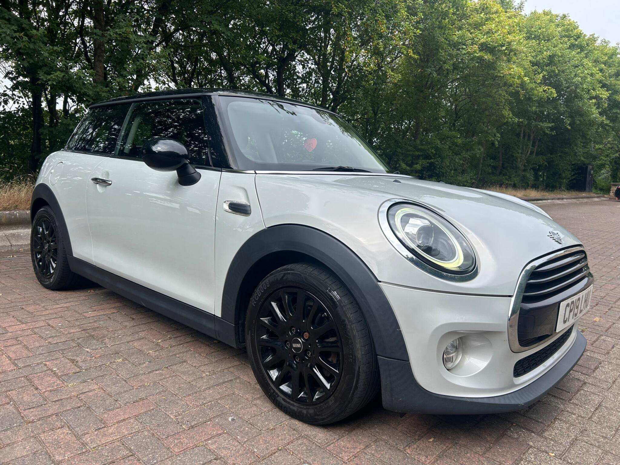 A 2019 MINI HATCH 1.5 Cooper Classic Euro 6 (s/s) 3dr A 2019 MINI HATCH 1.5 Cooper Classic Euro 6 (s/s) 3dr