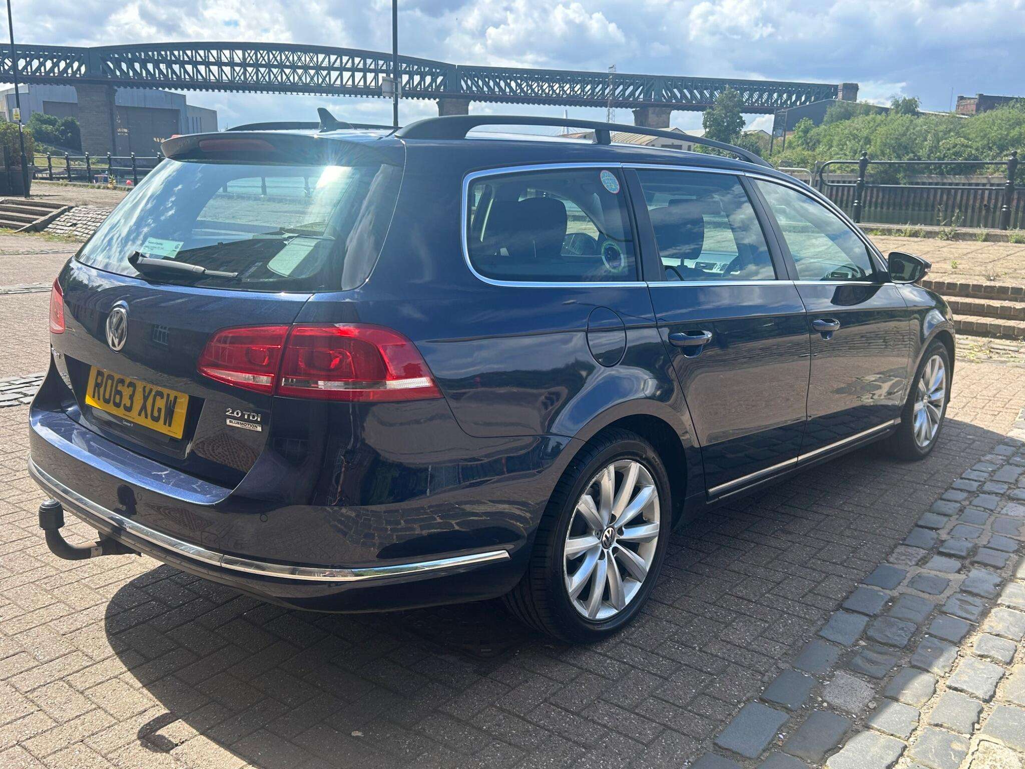 A 2013 VOLKSWAGEN PASSAT 2.0 TDI BlueMotion Tech Highline Euro 5 (s/s) 5dr A 2013 VOLKSWAGEN PASSAT 2.0 TDI BlueMotion Tech Highline Euro 5 (s/s) 5dr