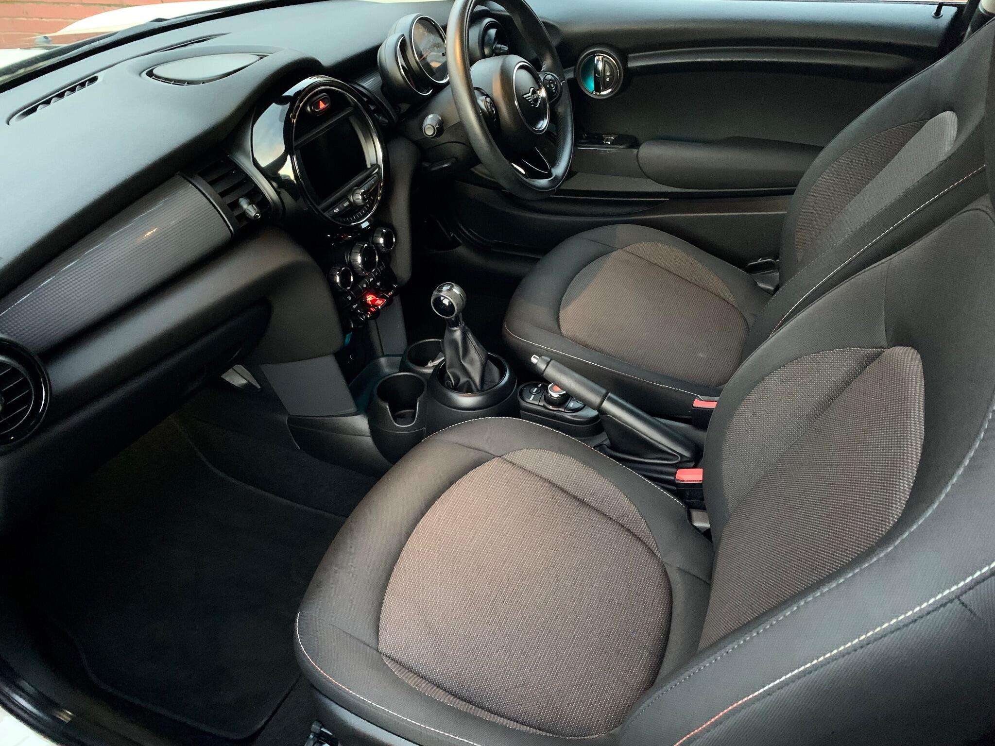 null MINI HATCH null MINI HATCH