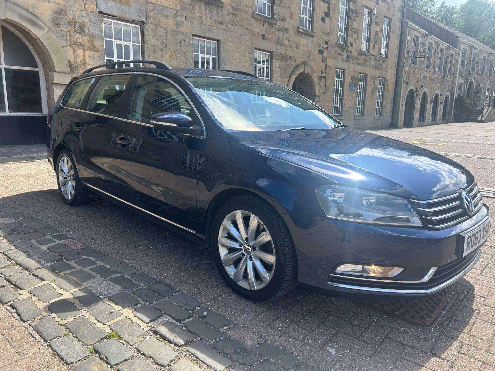 A 2013 VOLKSWAGEN PASSAT 2.0 TDI BlueMotion Tech Highline Euro 5 (s/s) 5dr A 2013 VOLKSWAGEN PASSAT 2.0 TDI BlueMotion Tech Highline Euro 5 (s/s) 5dr
