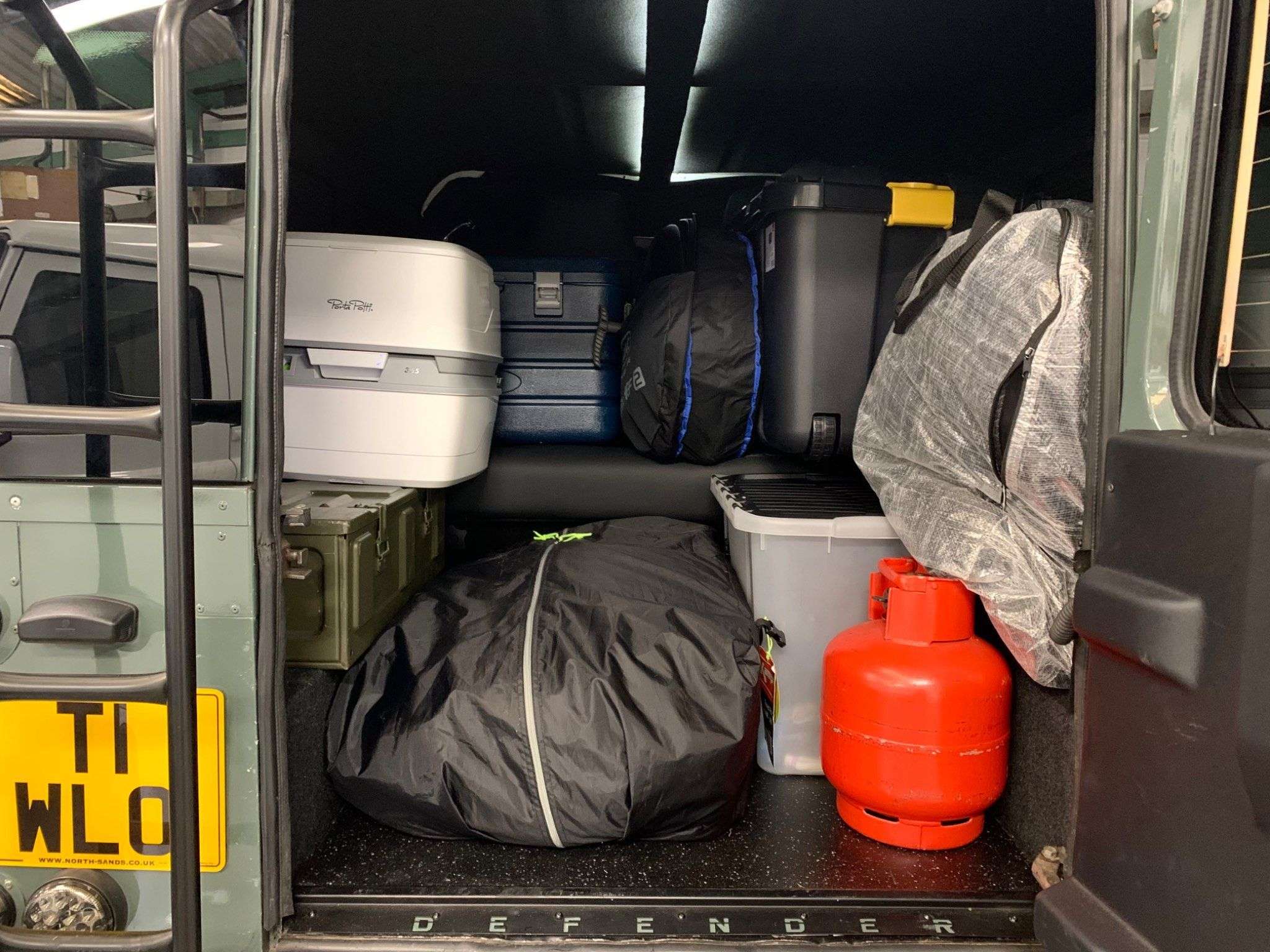 null LAND ROVER DEFENDER 110 null LAND ROVER DEFENDER 110