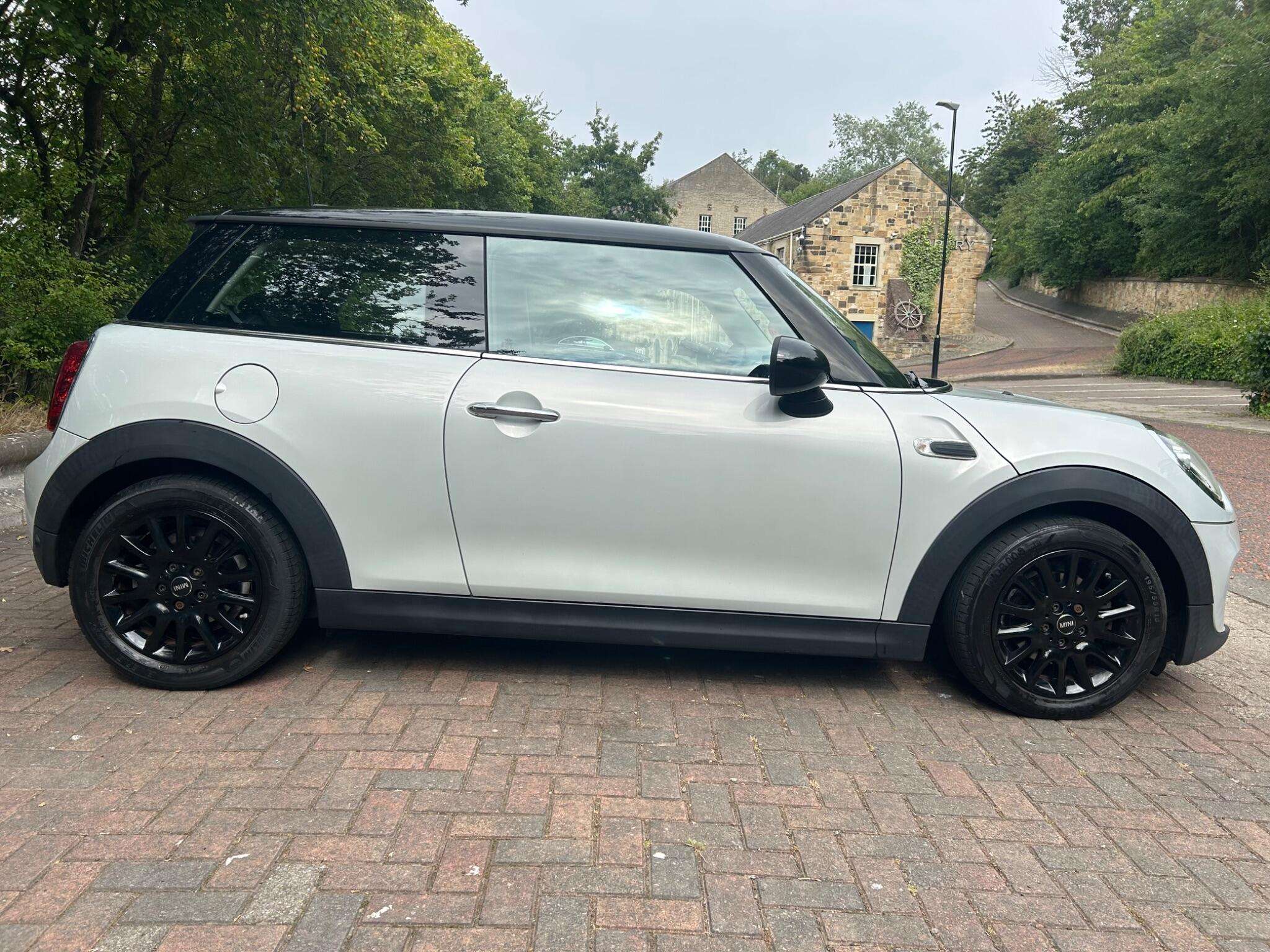 A 2019 MINI HATCH 1.5 Cooper Classic Euro 6 (s/s) 3dr A 2019 MINI HATCH 1.5 Cooper Classic Euro 6 (s/s) 3dr