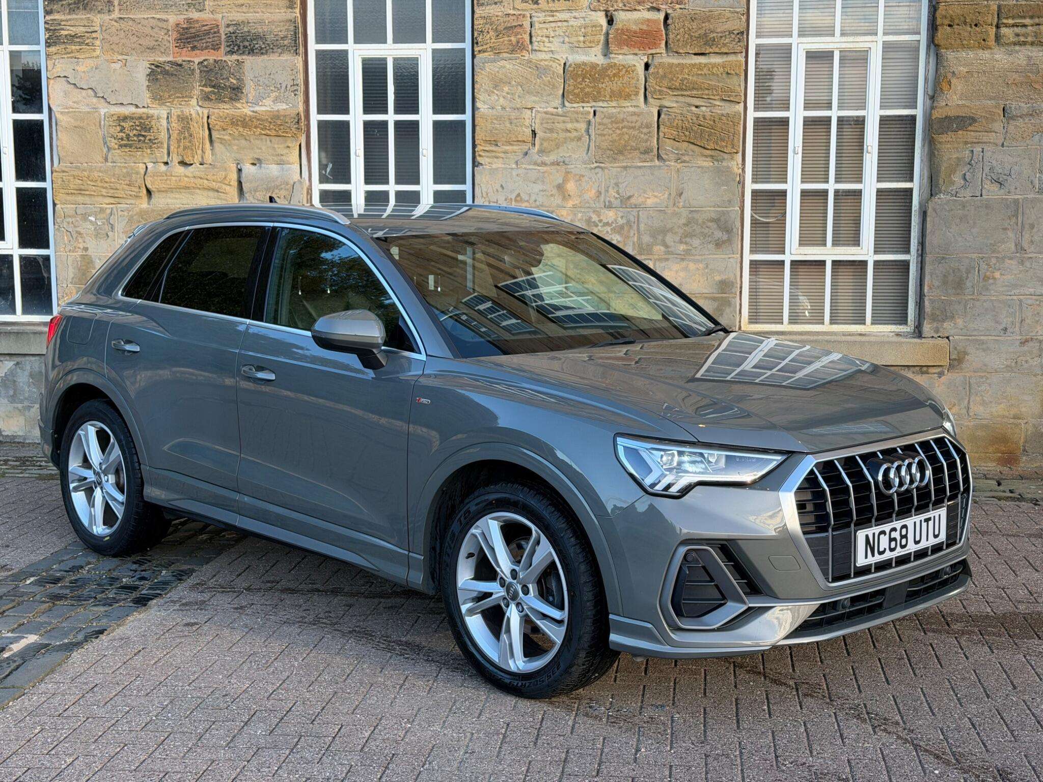 A 2019 AUDI Q3 1.5 TFSI CoD 35 S line Euro 6 (s/s) 5dr A 2019 AUDI Q3 1.5 TFSI CoD 35 S line Euro 6 (s/s) 5dr