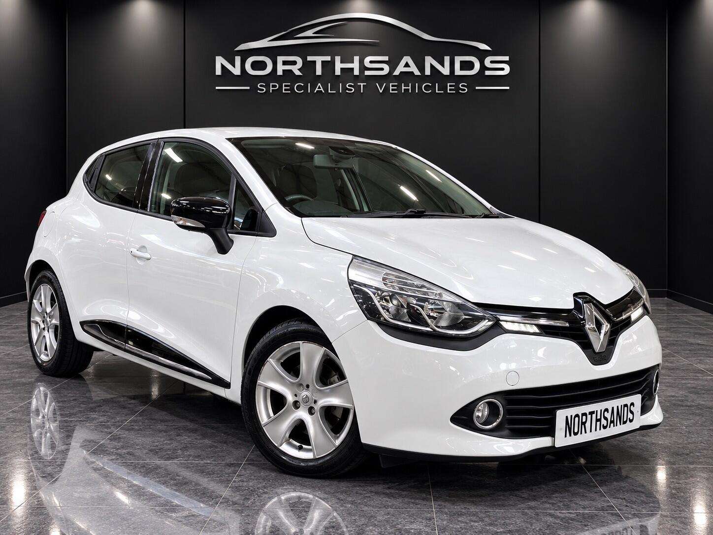 A 2016 RENAULT CLIO 0.9 TCe Dynamique Nav Euro 6 (s/s) 5dr A 2016 RENAULT CLIO 0.9 TCe Dynamique Nav Euro 6 (s/s) 5dr