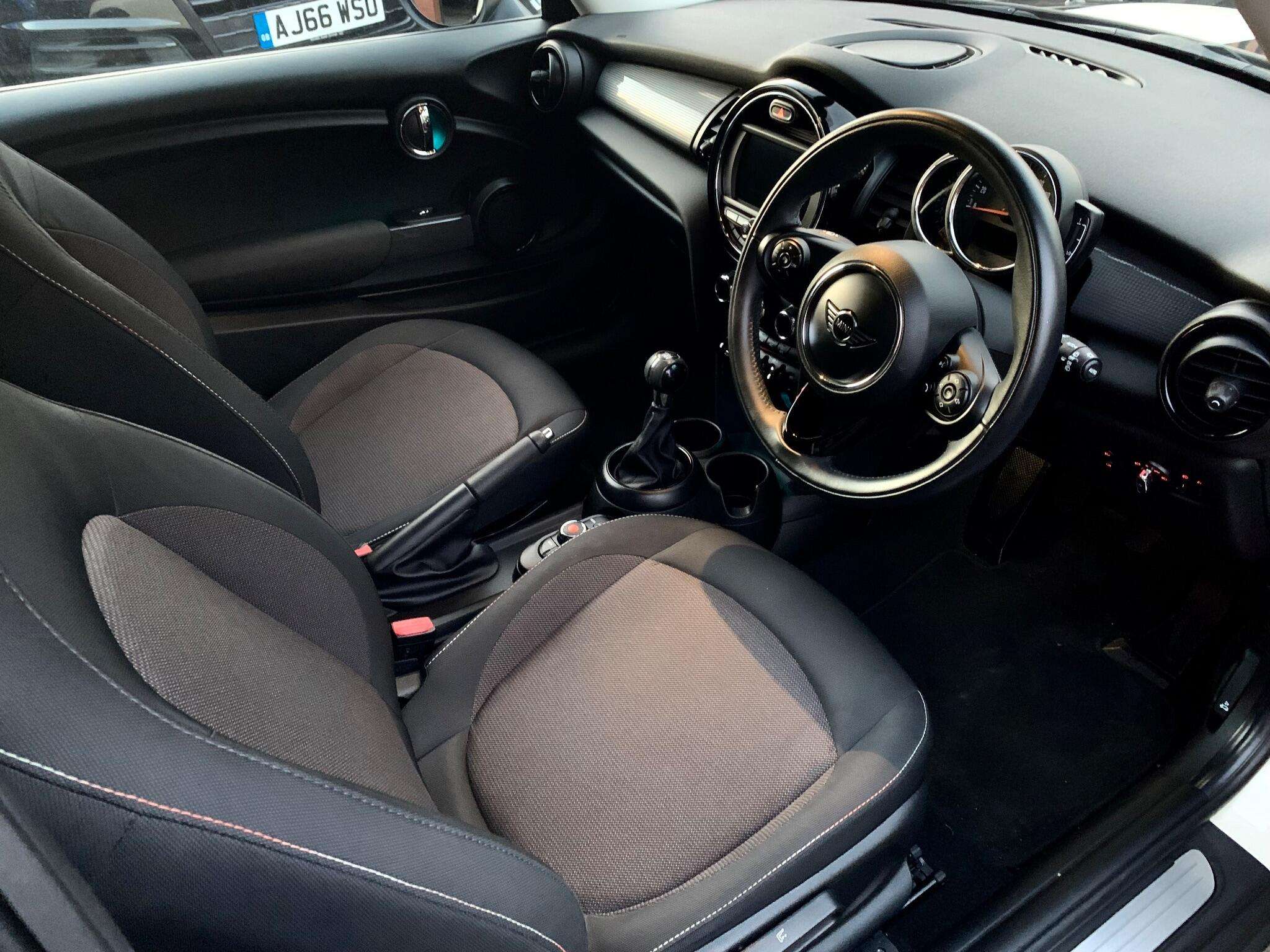 null MINI HATCH null MINI HATCH