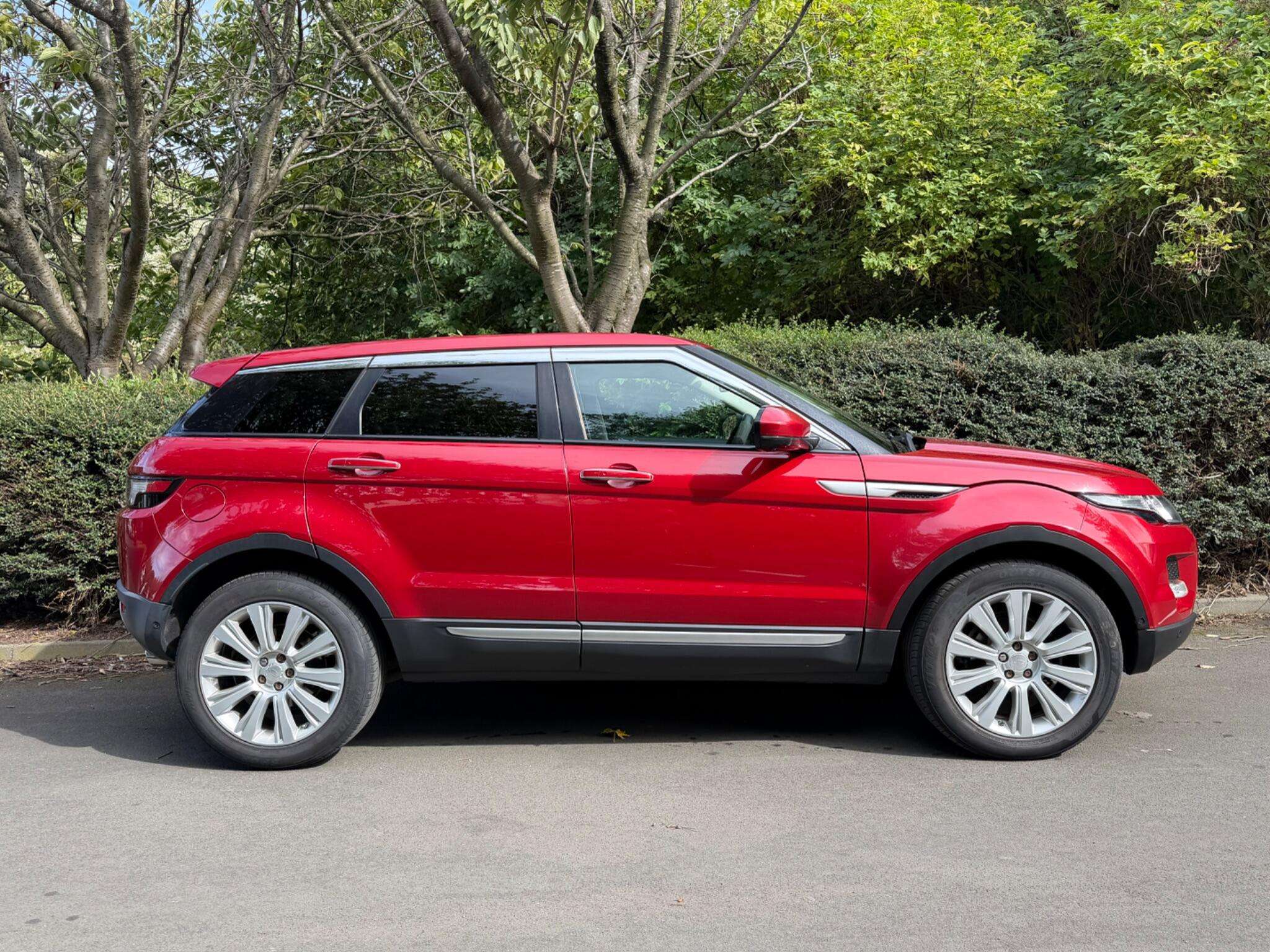 A 2014 LAND ROVER RANGE ROVER EVOQUE 2.2 SD4 Prestige Lux Auto 4WD Euro 5 (s/s) 5dr A 2014 LAND ROVER RANGE ROVER EVOQUE 2.2 SD4 Prestige Lux Auto 4WD Euro 5 (s/s) 5dr