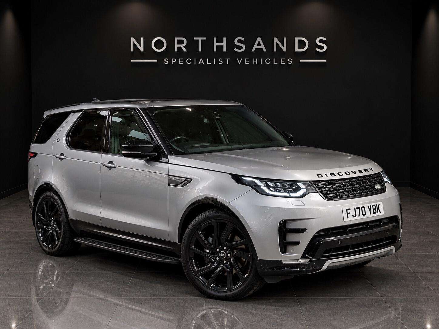 A 2020 LAND ROVER DISCOVERY 3.0 SD V6 HSE Auto 4WD Euro 6 (s/s) 5dr A 2020 LAND ROVER DISCOVERY 3.0 SD V6 HSE Auto 4WD Euro 6 (s/s) 5dr