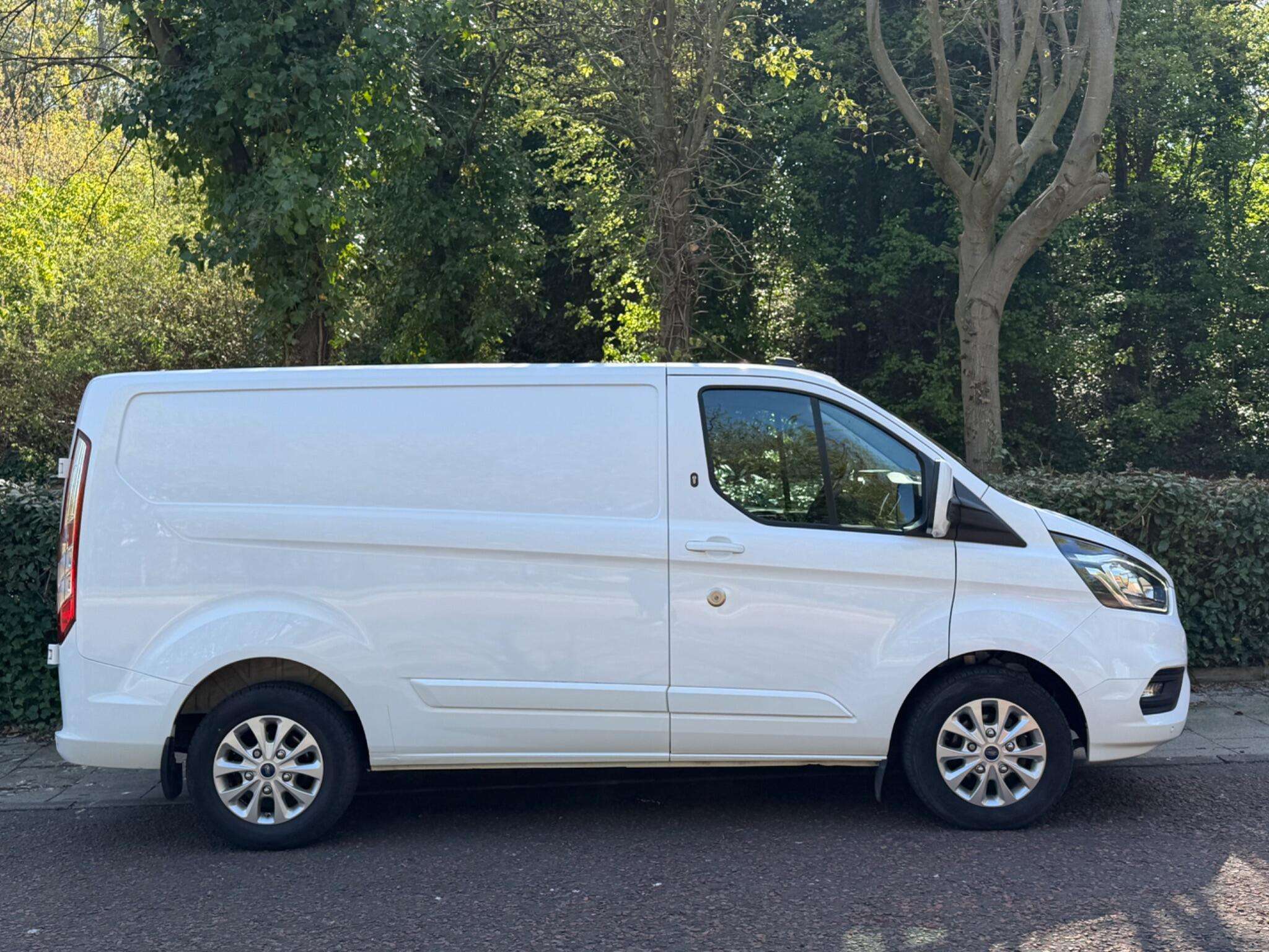 A 2022 FORD TRANSIT CUSTOM 2.0 300 EcoBlue Limited L1 H1 Euro 6 (s/s) 5dr A 2022 FORD TRANSIT CUSTOM 2.0 300 EcoBlue Limited L1 H1 Euro 6 (s/s) 5dr
