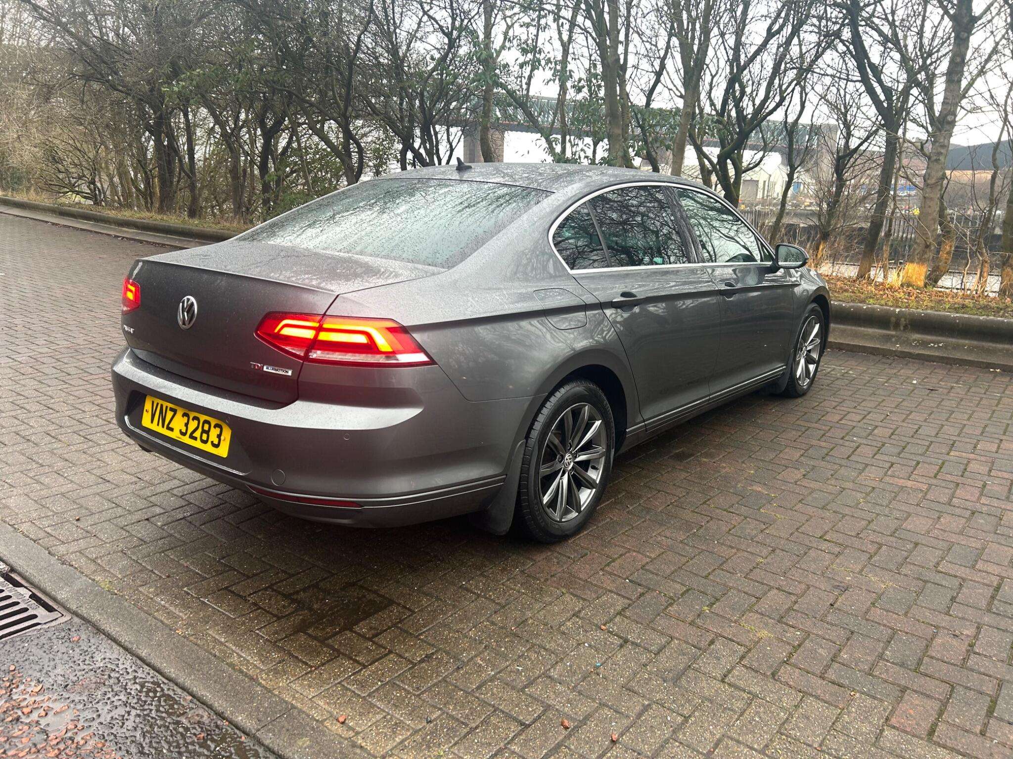 A 2015 VOLKSWAGEN PASSAT 1.6 TDI BlueMotion Tech SE Business DSG Euro 6 (s/s) 4dr A 2015 VOLKSWAGEN PASSAT 1.6 TDI BlueMotion Tech SE Business DSG Euro 6 (s/s) 4dr