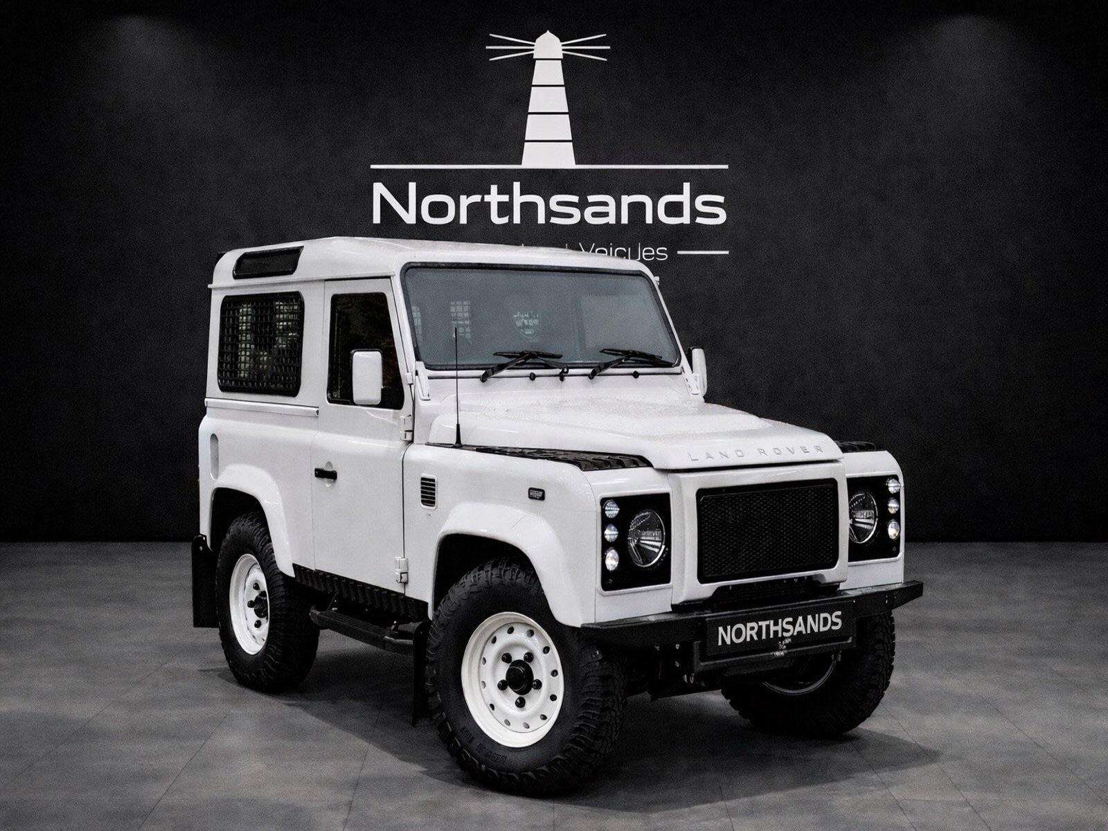 A 2012 LAND ROVER DEFENDER 90 2.2 TDCi XS 4WD SWB Euro 5 3dr A 2012 LAND ROVER DEFENDER 90 2.2 TDCi XS 4WD SWB Euro 5 3dr