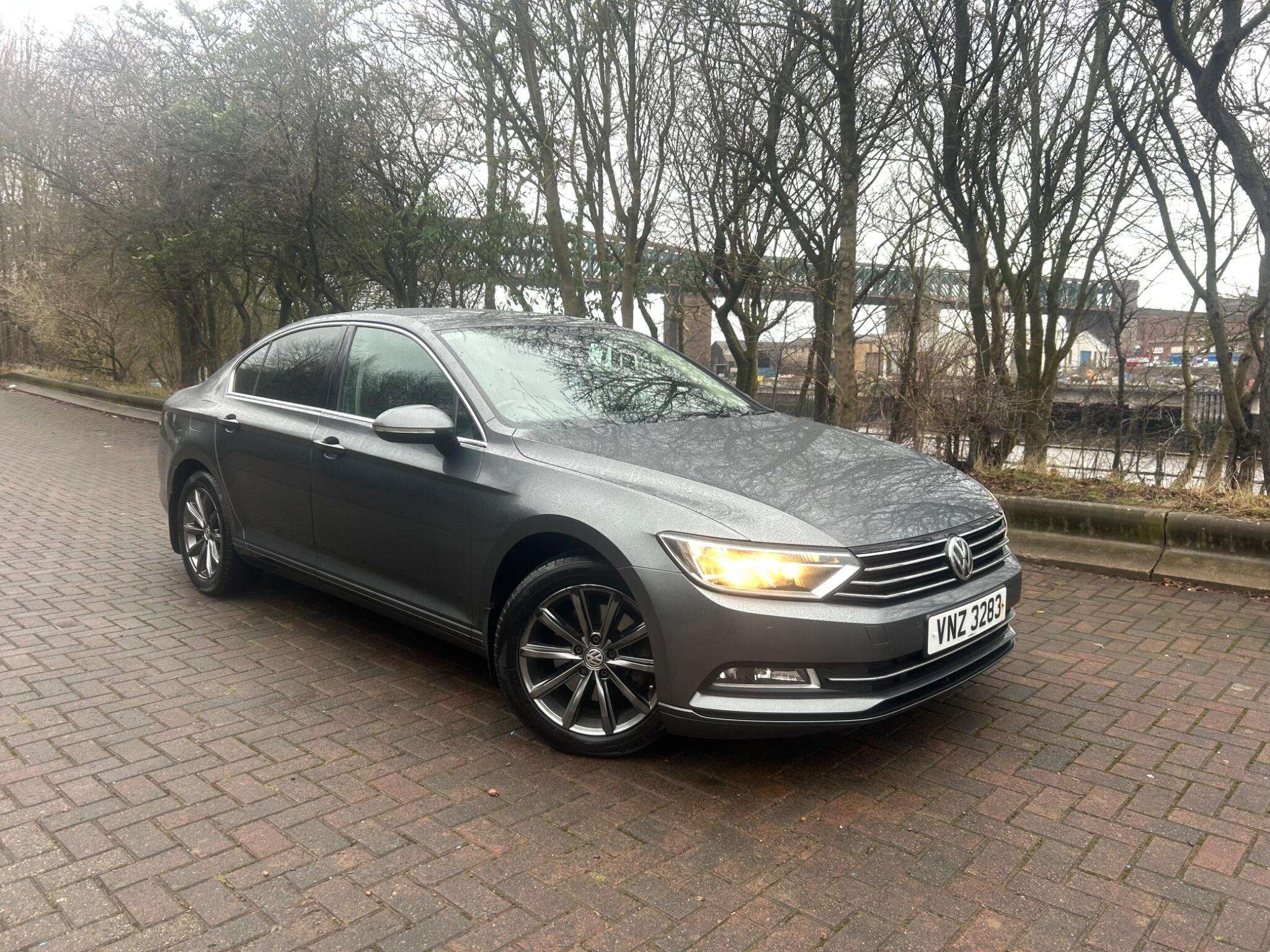 A 2015 VOLKSWAGEN PASSAT 1.6 TDI BlueMotion Tech SE Business DSG Euro 6 (s/s) 4dr A 2015 VOLKSWAGEN PASSAT 1.6 TDI BlueMotion Tech SE Business DSG Euro 6 (s/s) 4dr