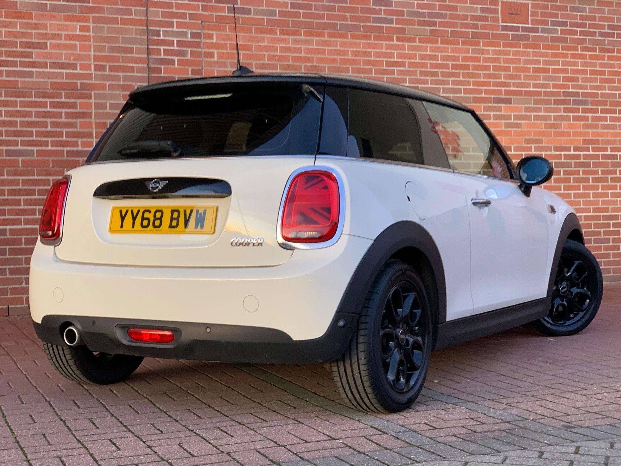 A null MINI HATCH 1.5 Cooper Euro 6 (s/s) 3dr A null MINI HATCH 1.5 Cooper Euro 6 (s/s) 3dr