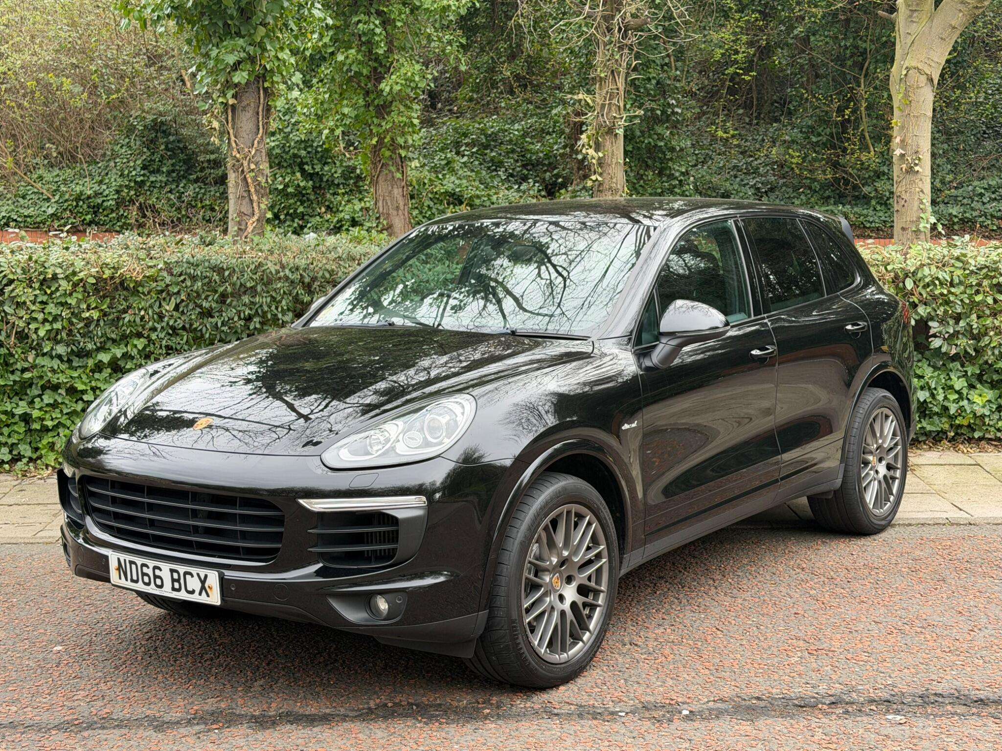A 2016 PORSCHE CAYENNE 3.0 TD V6 Platinum Edition TiptronicS 4WD Euro 6 (s/s) 5dr A 2016 PORSCHE CAYENNE 3.0 TD V6 Platinum Edition TiptronicS 4WD Euro 6 (s/s) 5dr