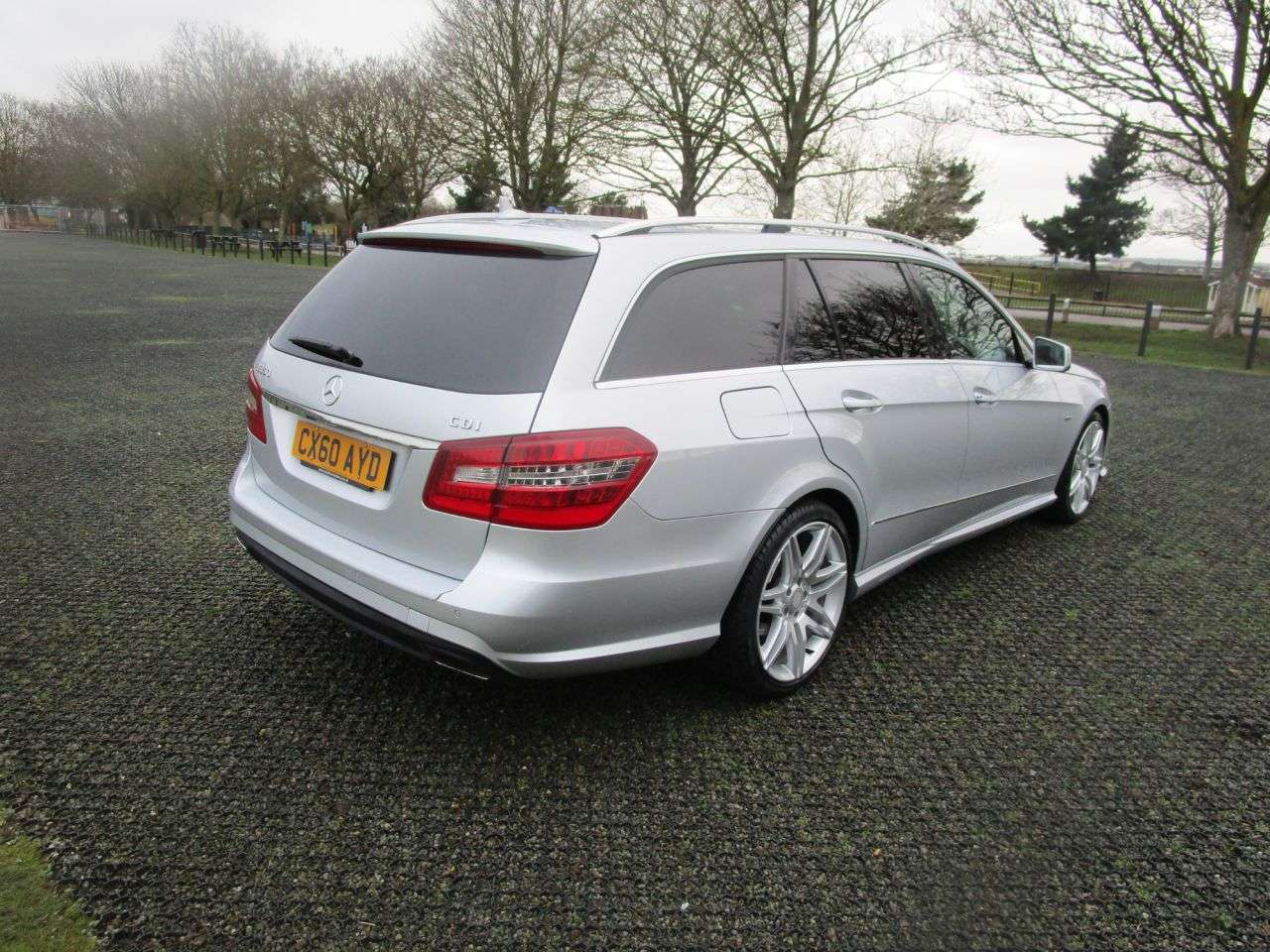 A 2011 MERCEDES-BENZ E-CLASS E350 CDI BlueEFFICIENCY 265 Sport Auto Diesel Estate A 2011 MERCEDES-BENZ E-CLASS E350 CDI BlueEFFICIENCY 265 Sport Auto Diesel Estate