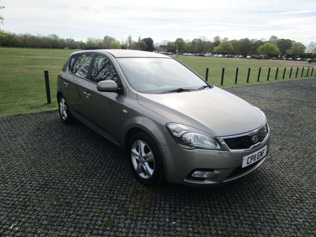 A 2011 KIA CEED 1.6 2 5 door Auto Petrol Automatic A 2011 KIA CEED 1.6 2 5 door Auto Petrol Automatic