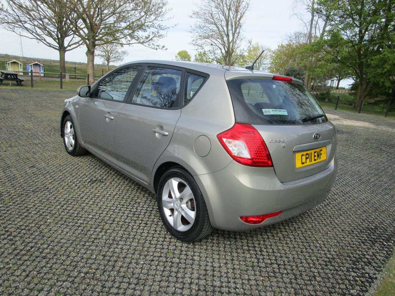 A 2011 KIA CEED 1.6 2 5 door Auto Petrol Automatic A 2011 KIA CEED 1.6 2 5 door Auto Petrol Automatic