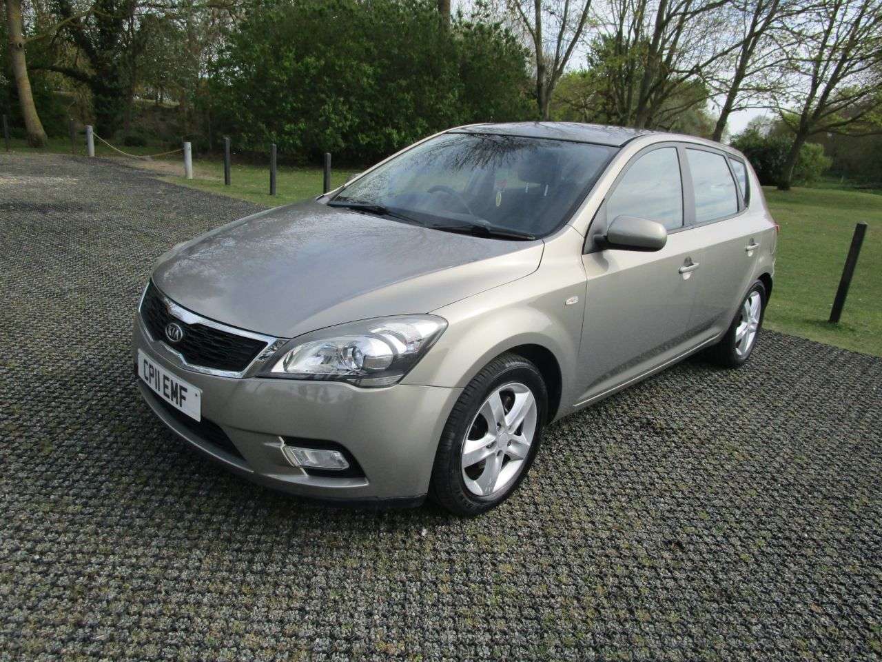 A 2011 KIA CEED 1.6 2 5 door Auto Petrol Automatic A 2011 KIA CEED 1.6 2 5 door Auto Petrol Automatic
