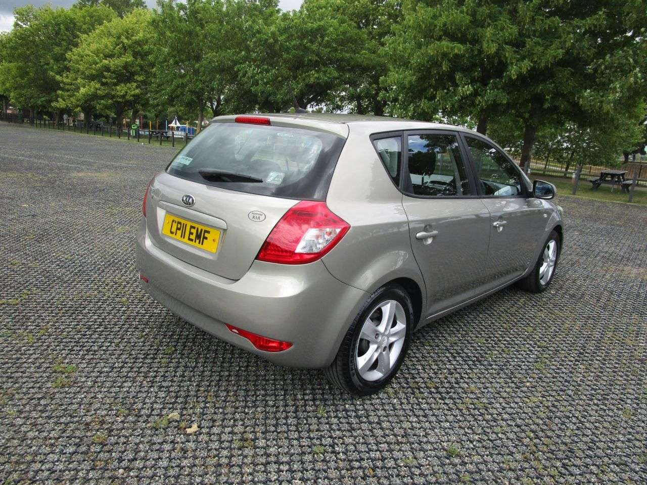 A 2011 KIA CEED 1.6 2 5 door Auto Petrol Automatic A 2011 KIA CEED 1.6 2 5 door Auto Petrol Automatic