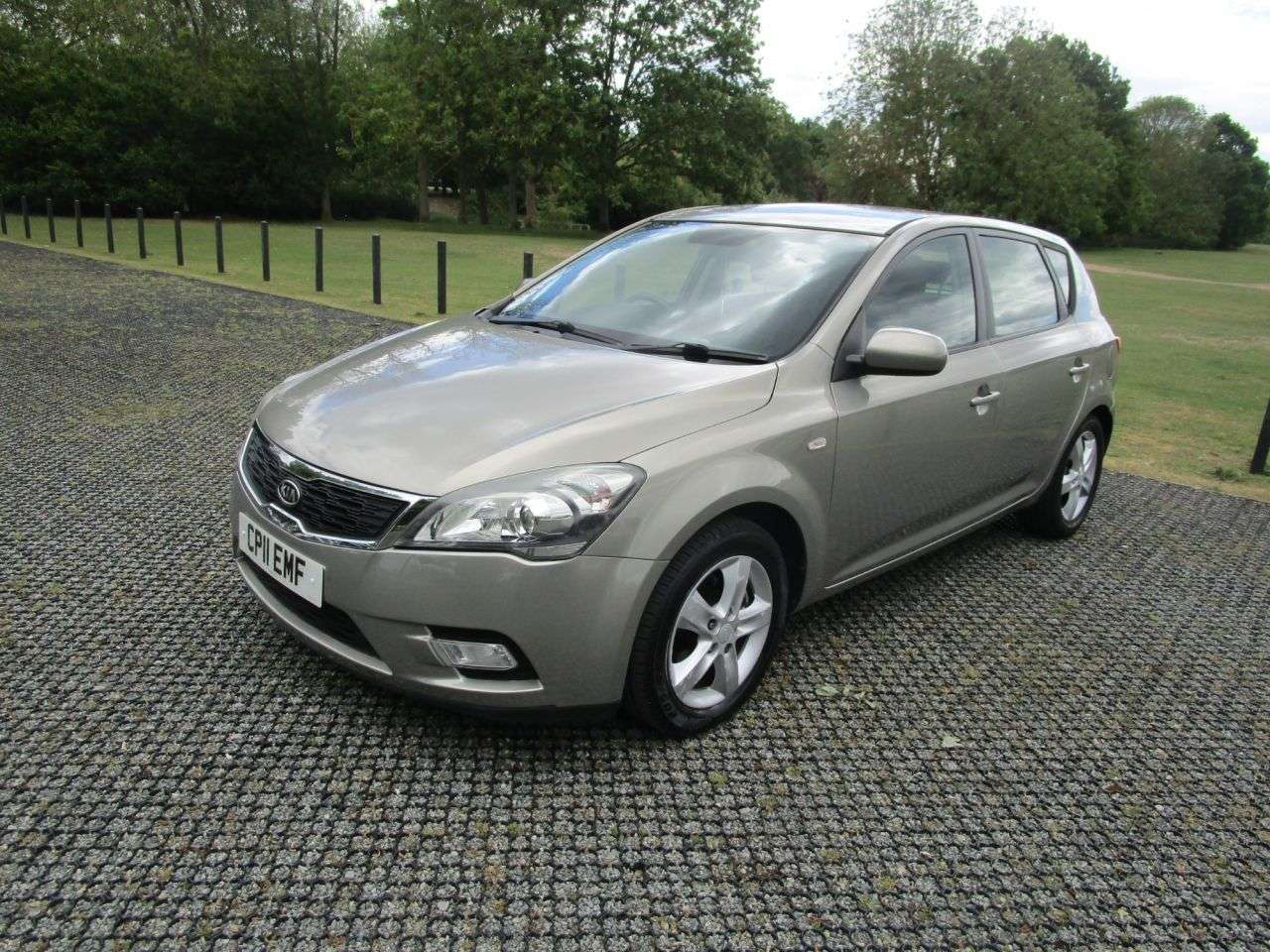 A 2011 KIA CEED 1.6 2 5 door Auto Petrol Automatic A 2011 KIA CEED 1.6 2 5 door Auto Petrol Automatic