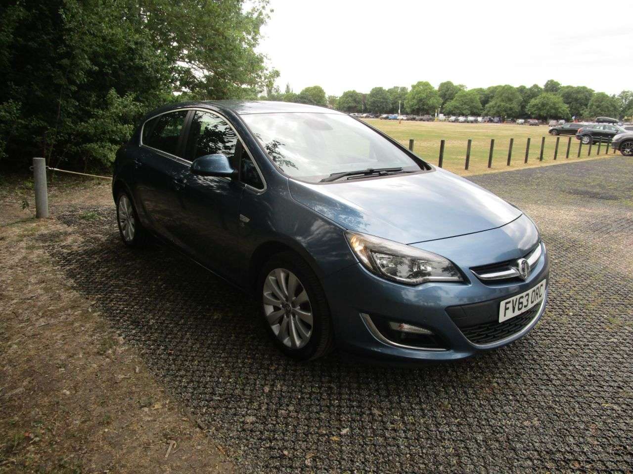 A 2013 VAUXHALL ASTRA 1.6 16v Elite Hatchback 5 door Petrol A 2013 VAUXHALL ASTRA 1.6 16v Elite Hatchback 5 door Petrol