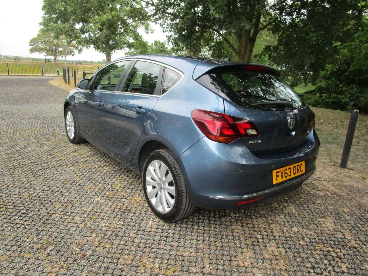 A 2013 VAUXHALL ASTRA 1.6 16v Elite Hatchback 5 door Petrol A 2013 VAUXHALL ASTRA 1.6 16v Elite Hatchback 5 door Petrol