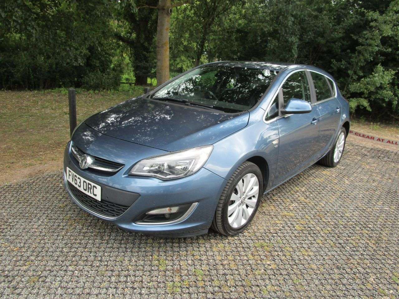 A 2013 VAUXHALL ASTRA 1.6 16v Elite Hatchback 5 door Petrol A 2013 VAUXHALL ASTRA 1.6 16v Elite Hatchback 5 door Petrol