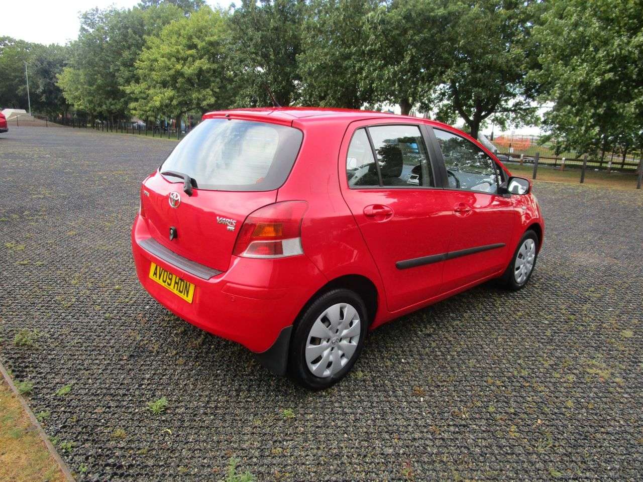 A 2009 TOYOTA YARIS 1.33 VVT-i TR 5 door Auto MMT Petrol Automatic A 2009 TOYOTA YARIS 1.33 VVT-i TR 5 door Auto MMT Petrol Automatic