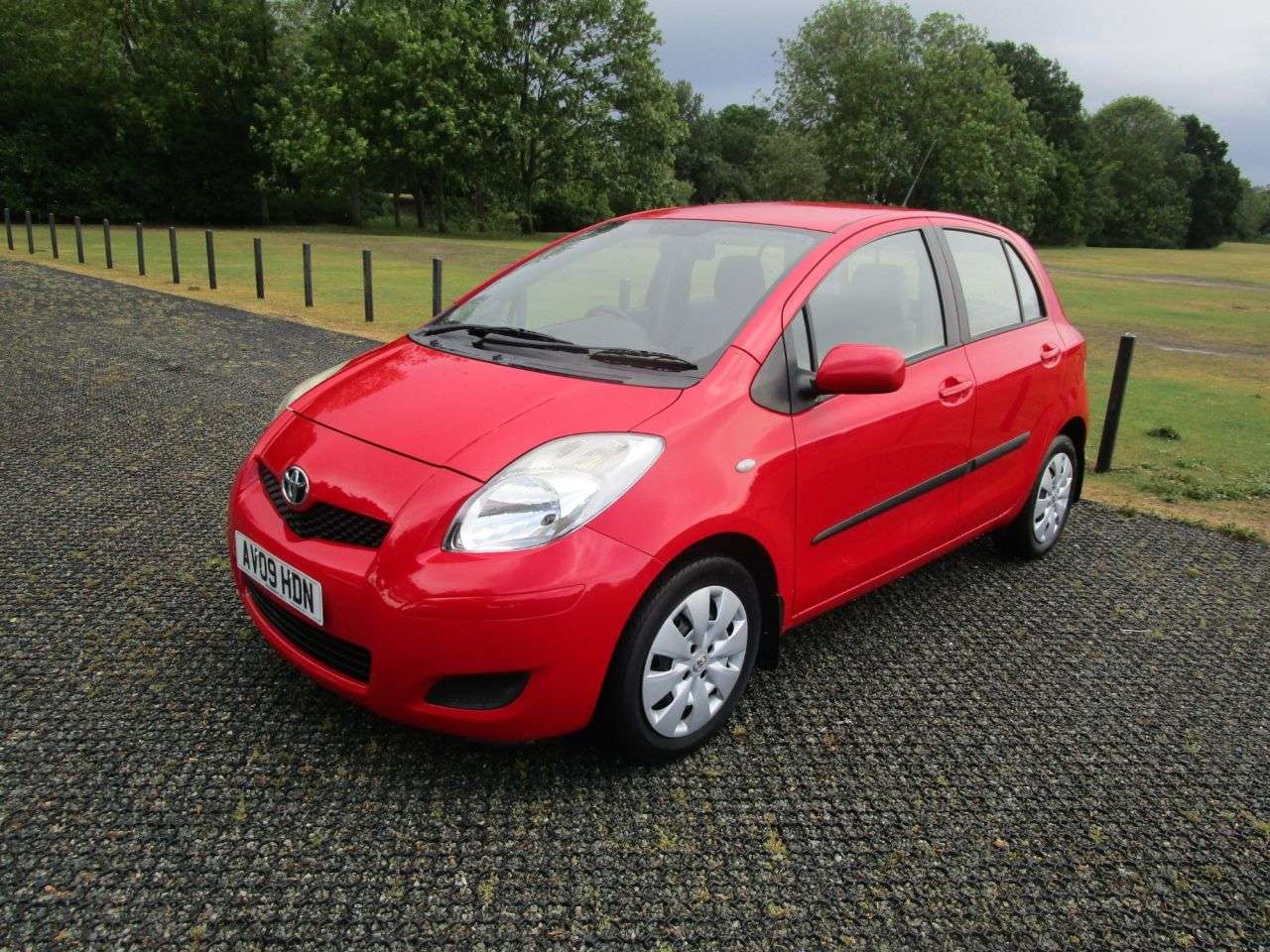 A 2009 TOYOTA YARIS 1.33 VVT-i TR 5 door Auto MMT Petrol Automatic A 2009 TOYOTA YARIS 1.33 VVT-i TR 5 door Auto MMT Petrol Automatic