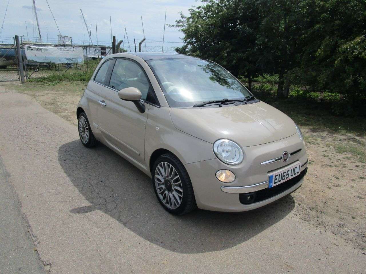 A 2015 FIAT 500 1.2 Lounge 3 door Dualogic Auto Petrol Automatic A 2015 FIAT 500 1.2 Lounge 3 door Dualogic Auto Petrol Automatic