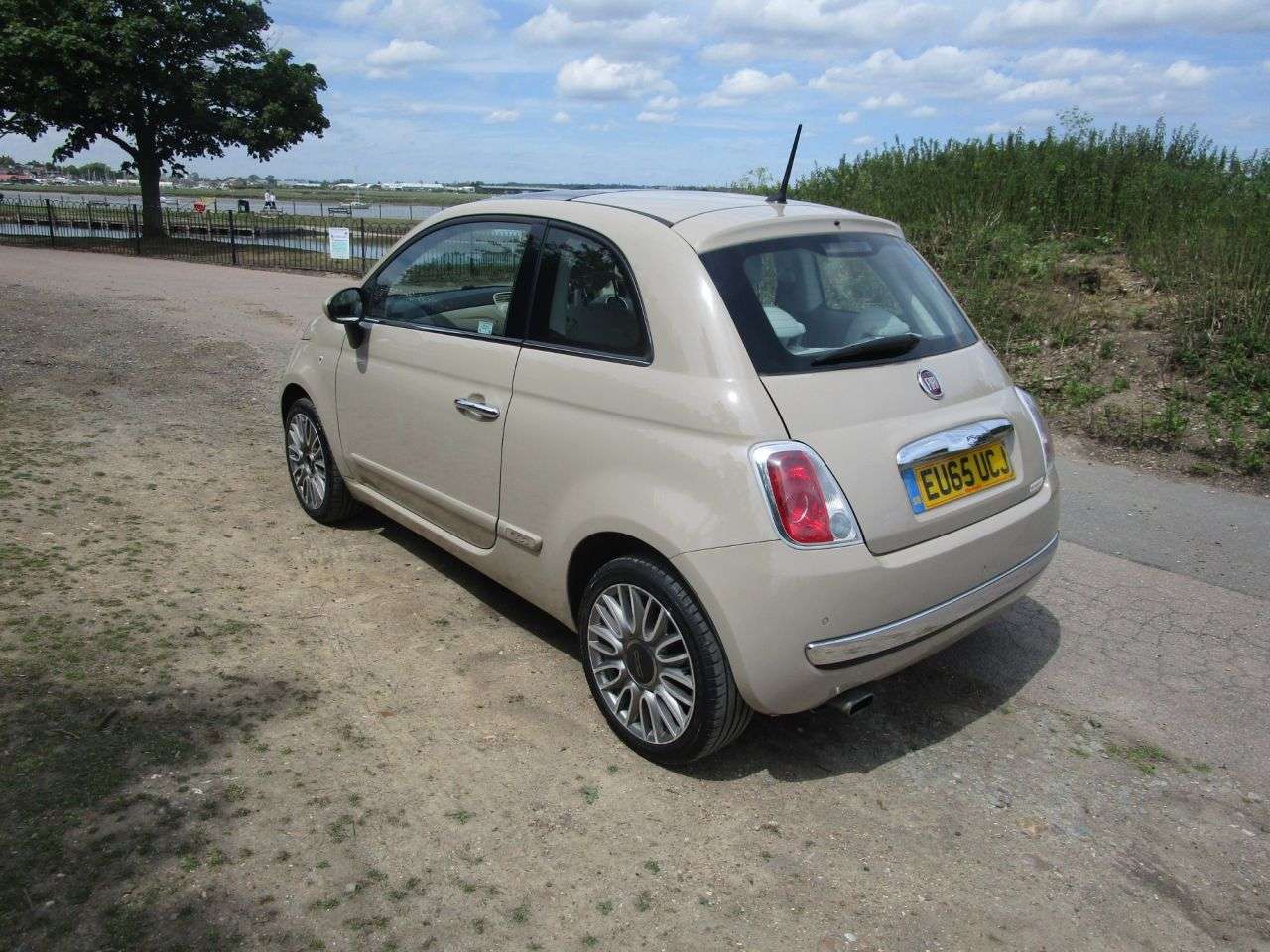 A 2015 FIAT 500 1.2 Lounge 3 door Dualogic Auto Petrol Automatic A 2015 FIAT 500 1.2 Lounge 3 door Dualogic Auto Petrol Automatic