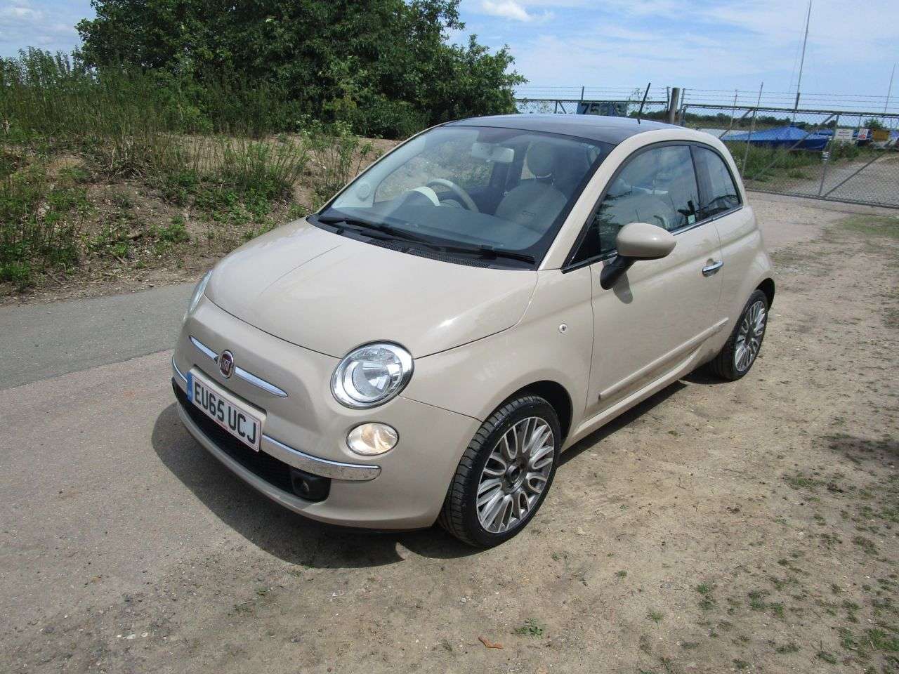 A 2015 FIAT 500 1.2 Lounge 3 door Dualogic Auto Petrol Automatic A 2015 FIAT 500 1.2 Lounge 3 door Dualogic Auto Petrol Automatic