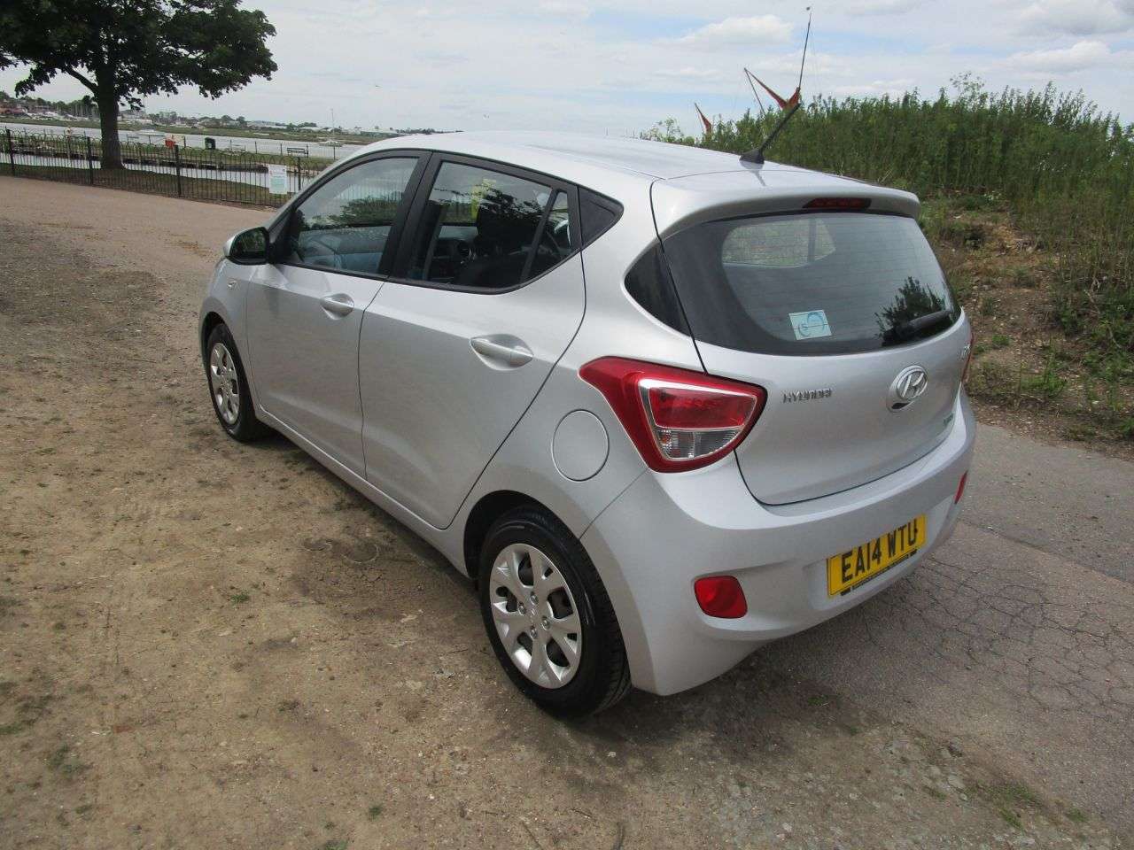 A 2014 HYUNDAI I10 1.2 SE 5 door Auto Petrol Automatic A 2014 HYUNDAI I10 1.2 SE 5 door Auto Petrol Automatic